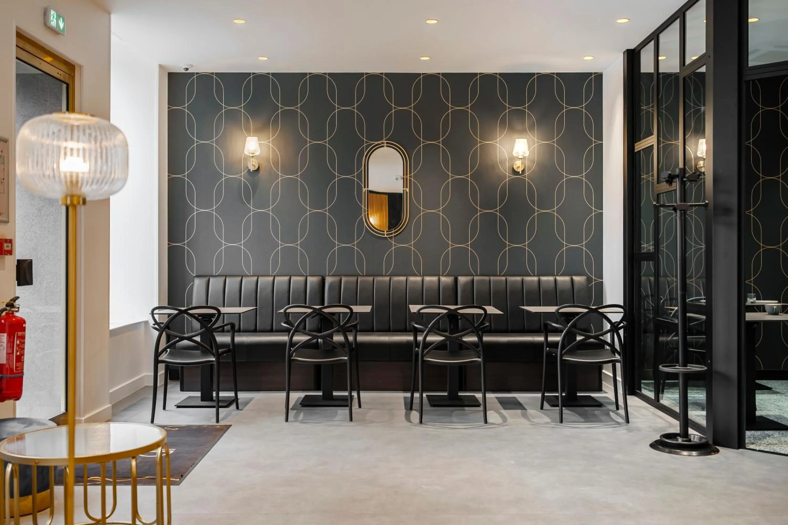 Lobby or reception in Hôtel du Parc Thionville Centre