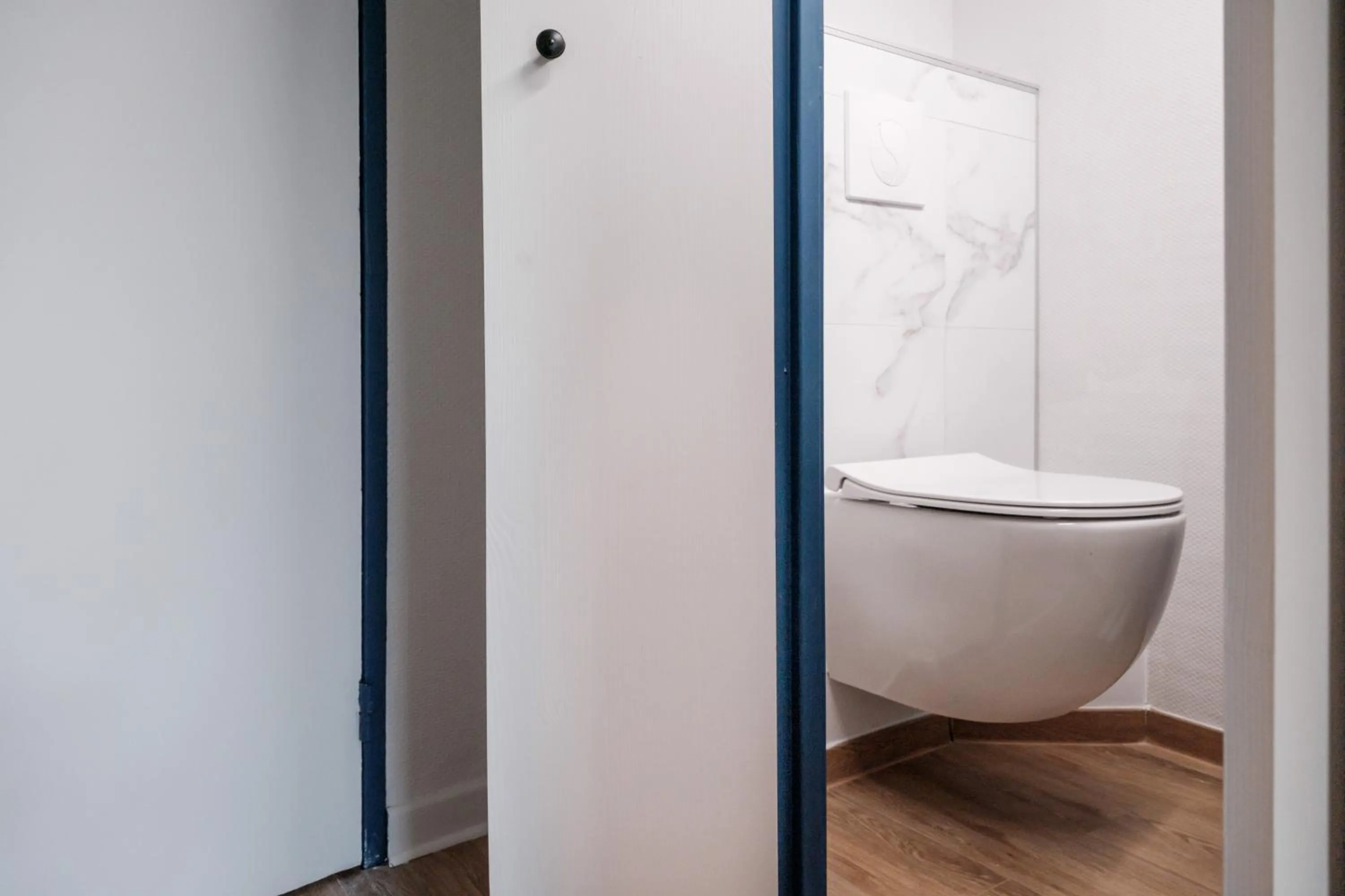 Toilet in Hôtel du Parc Thionville Centre