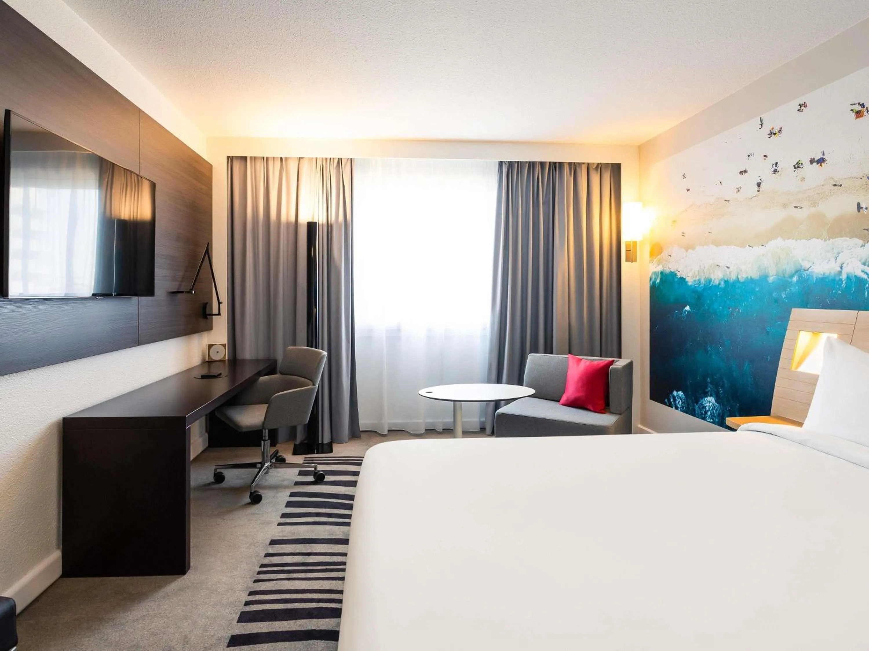 Bedroom, Bed in Novotel Bordeaux Centre Ville