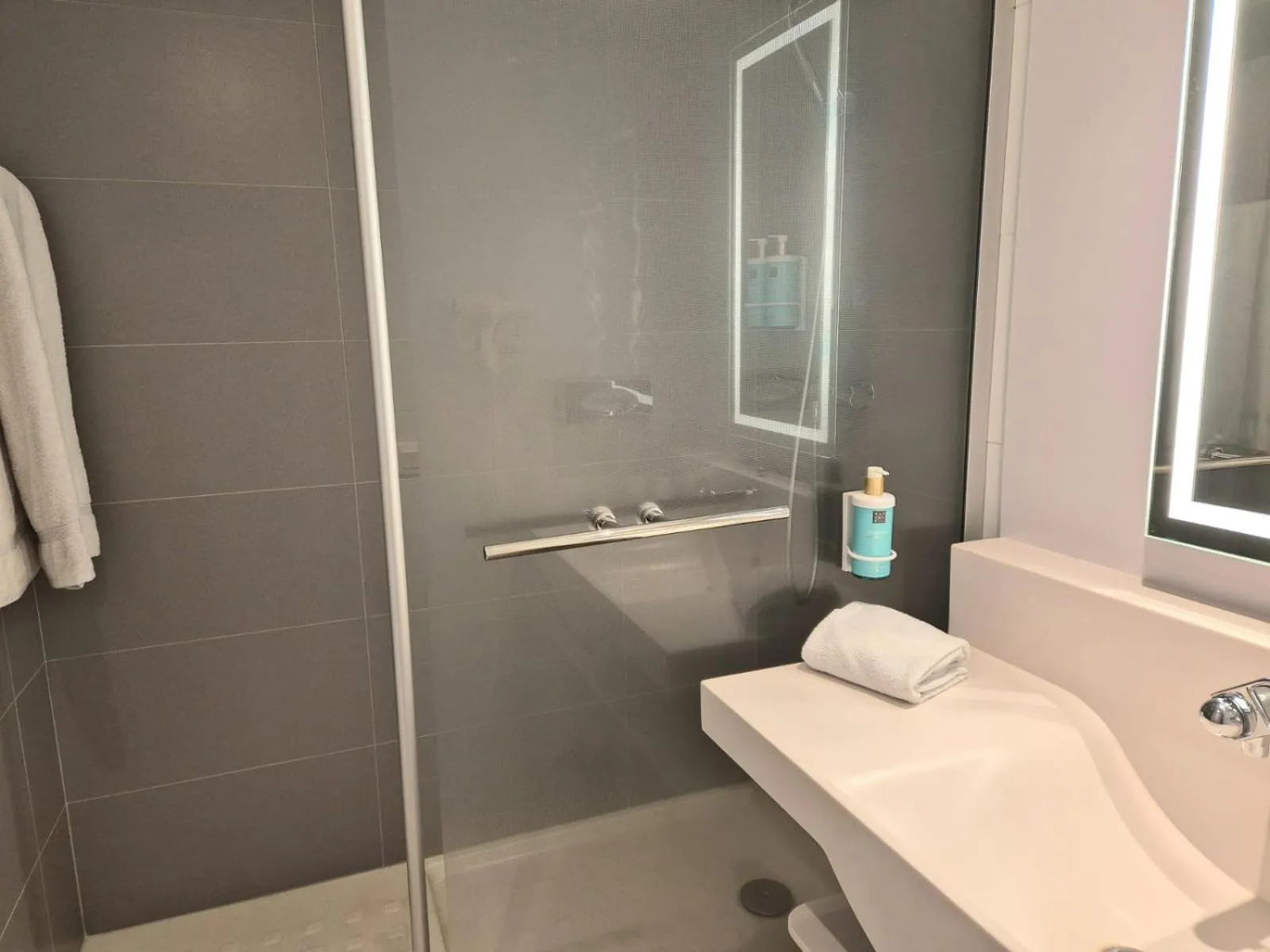 Bed in Novotel Bordeaux Centre Ville