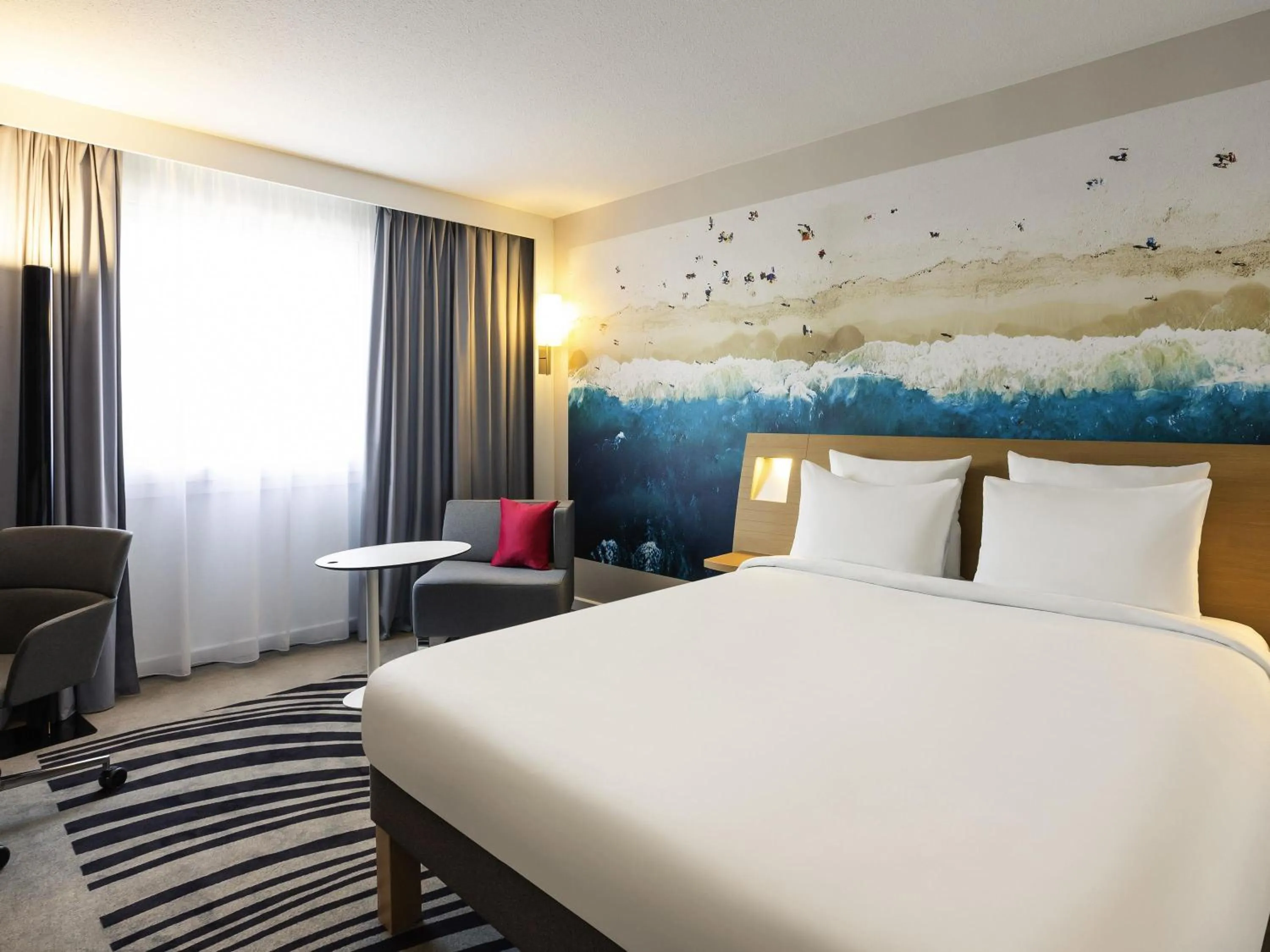 Bedroom, Bed in Novotel Bordeaux Centre Ville