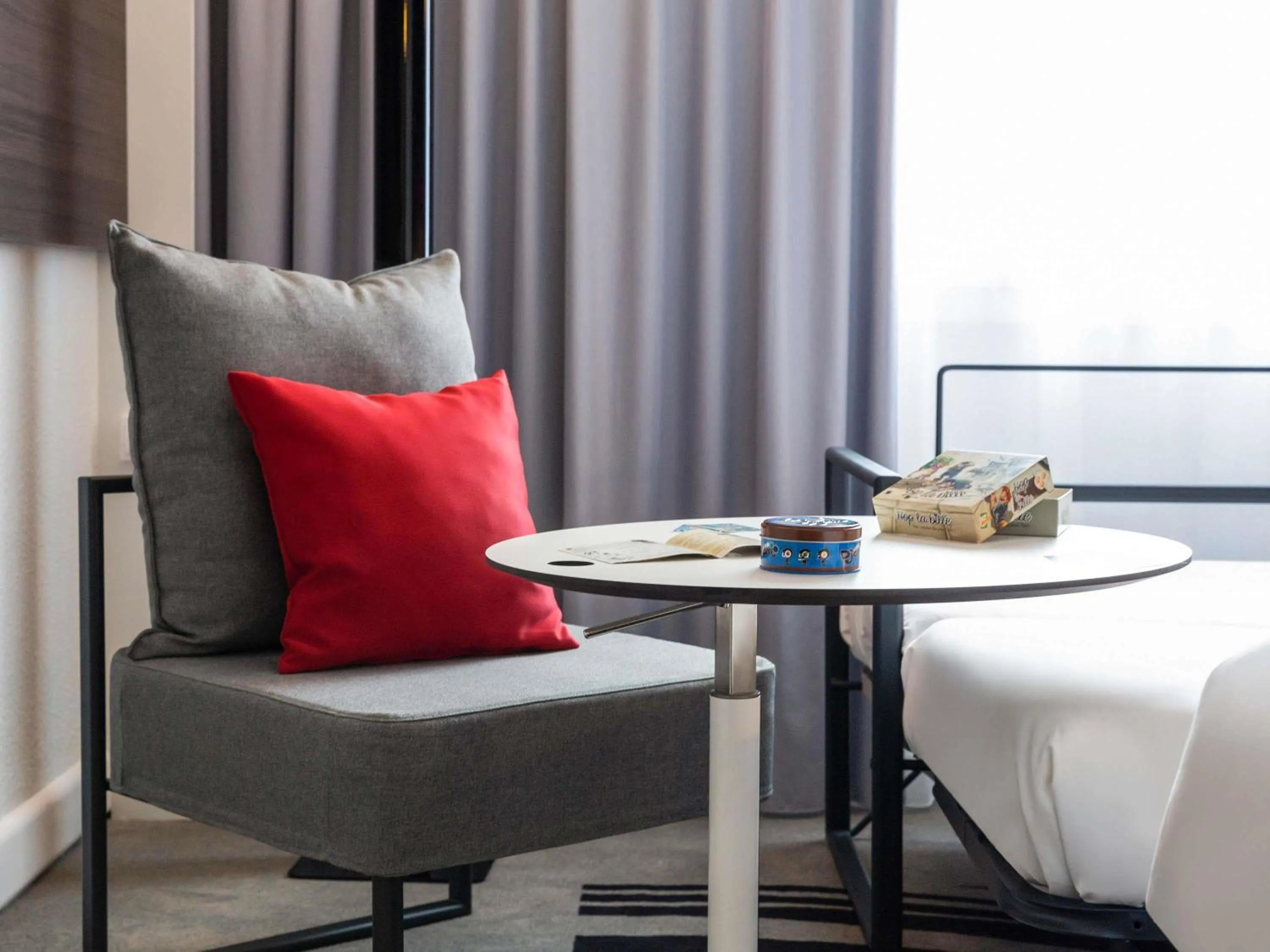 Bedroom, Bed in Novotel Bordeaux Centre Ville