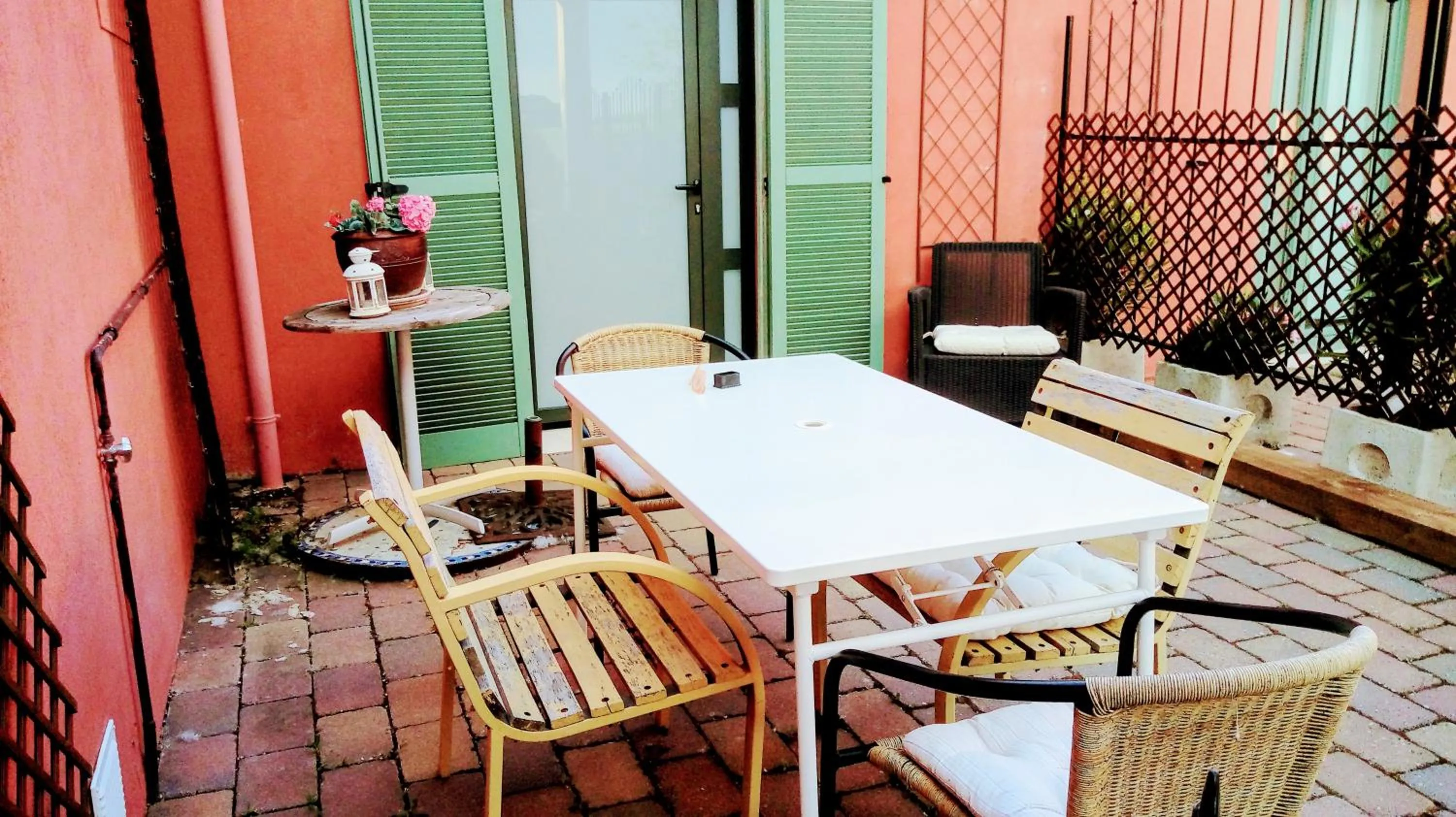 Patio in Hotel Santa Coloma del Camino