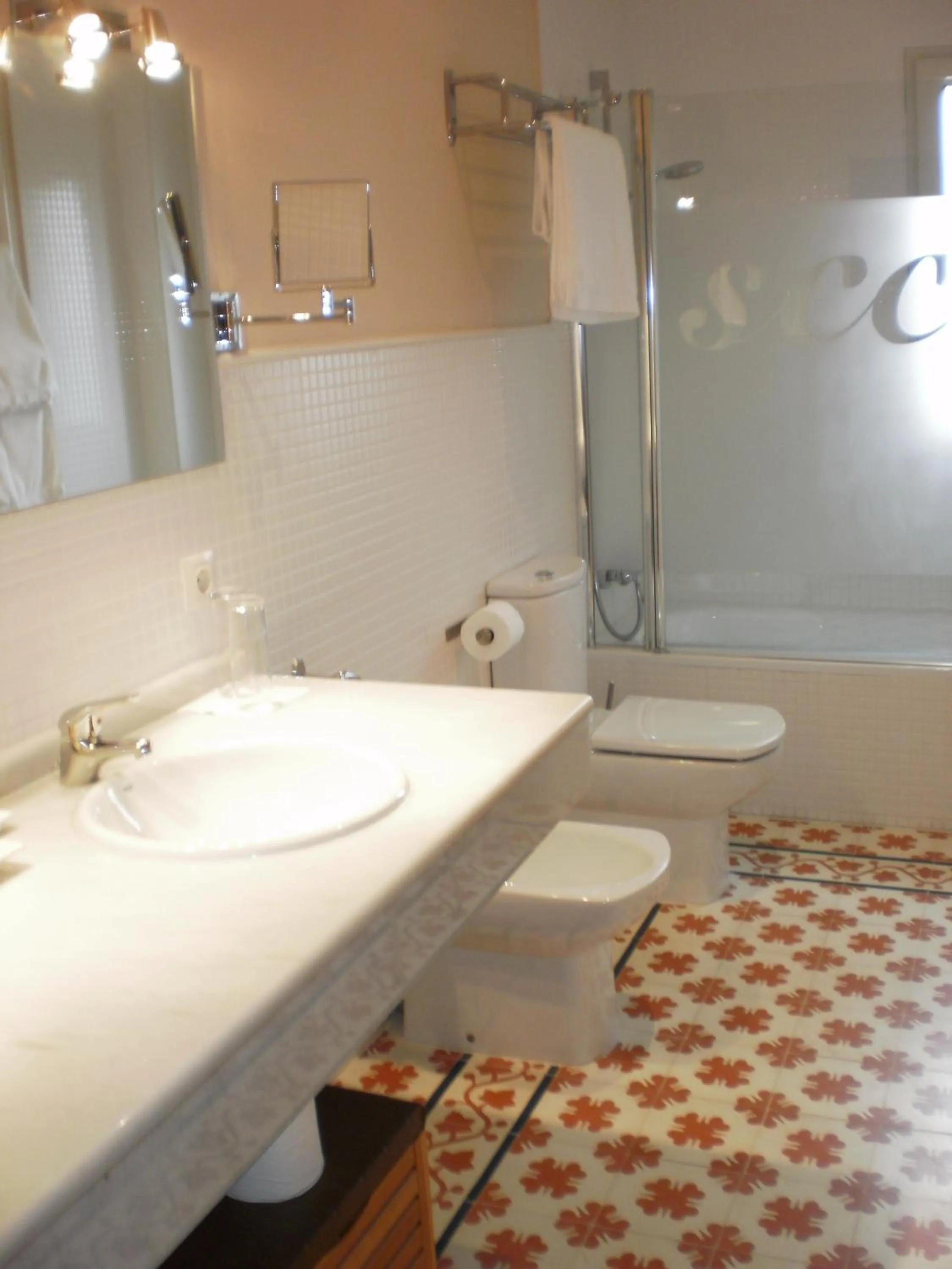 Bathroom in Hotel Santa Coloma del Camino