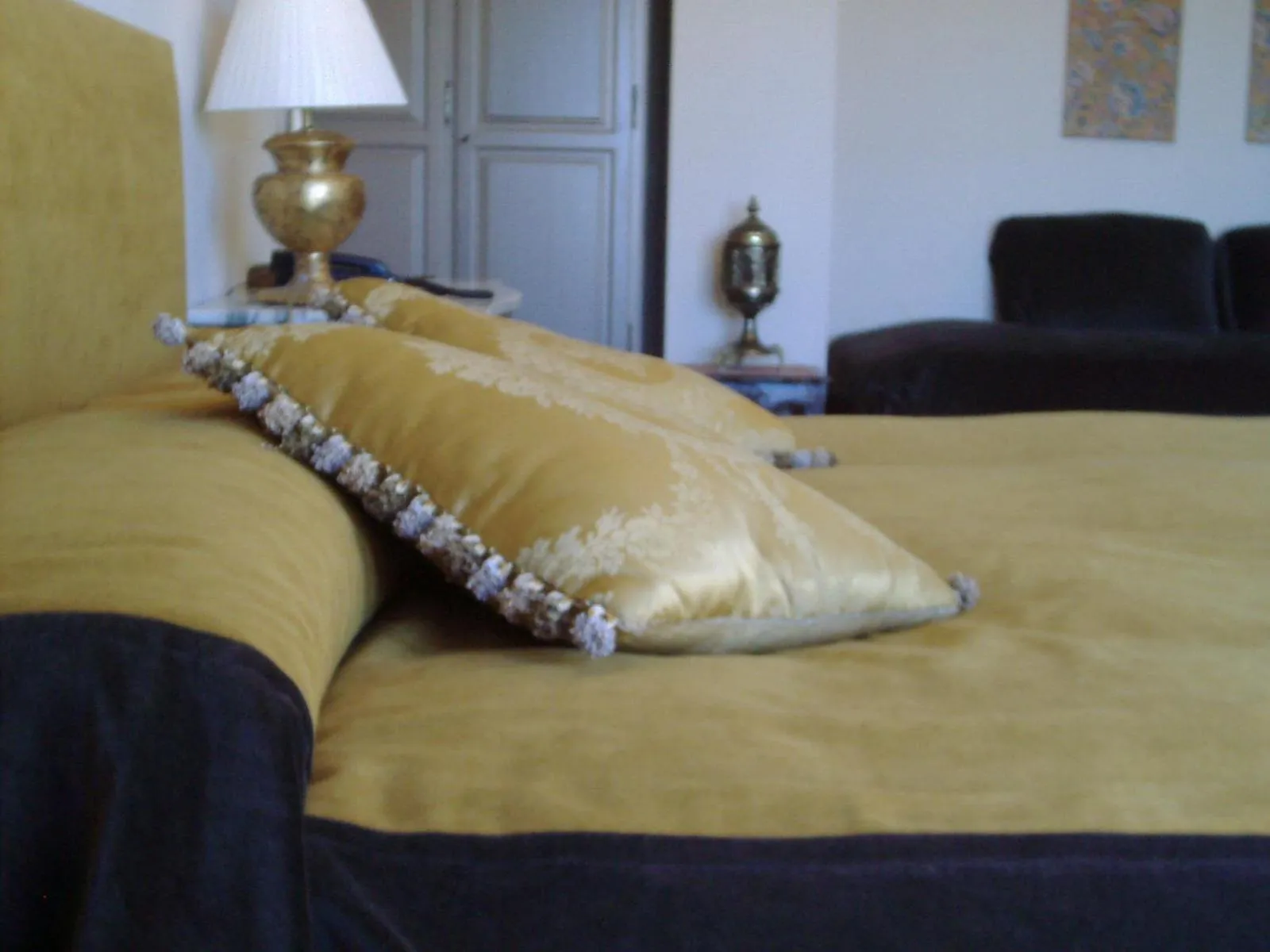 Decorative detail, Bed in Hotel Santa Coloma del Camino