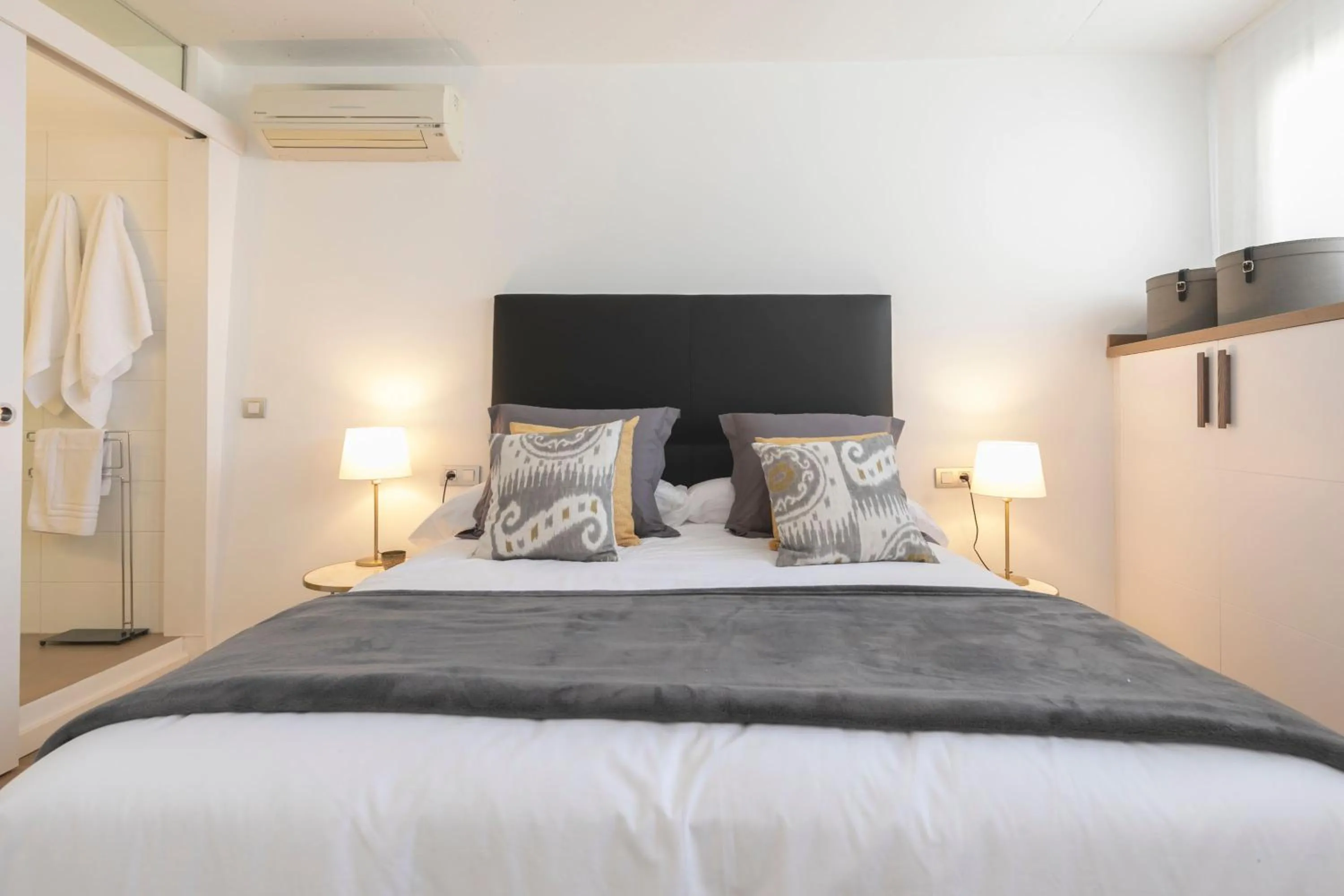 Bed in Bravissimo Portal Nou, with private garage