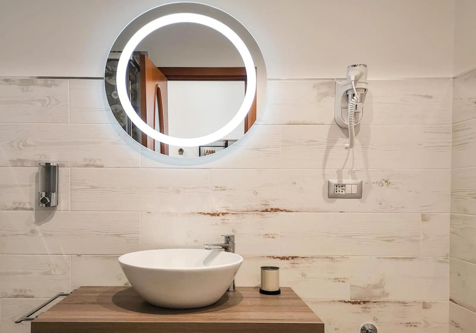 Bathroom in Calenda Suite