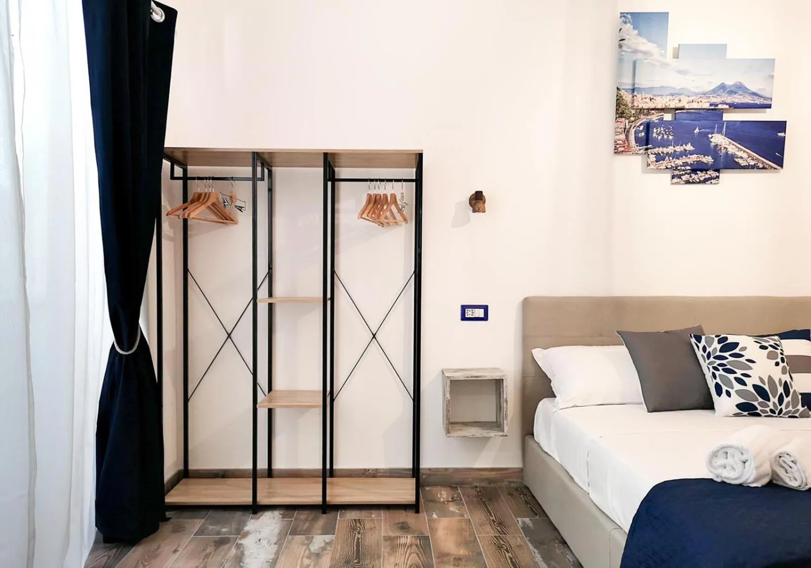 Bedroom, Bed in Calenda Suite