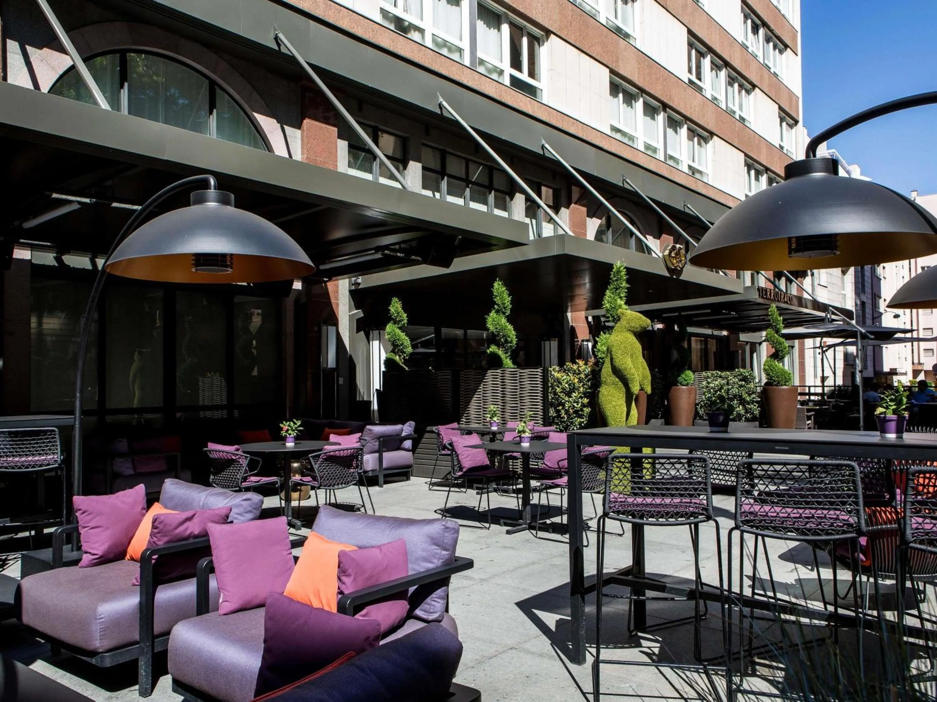 Lounge or bar in Sofitel Strasbourg Grande Ile