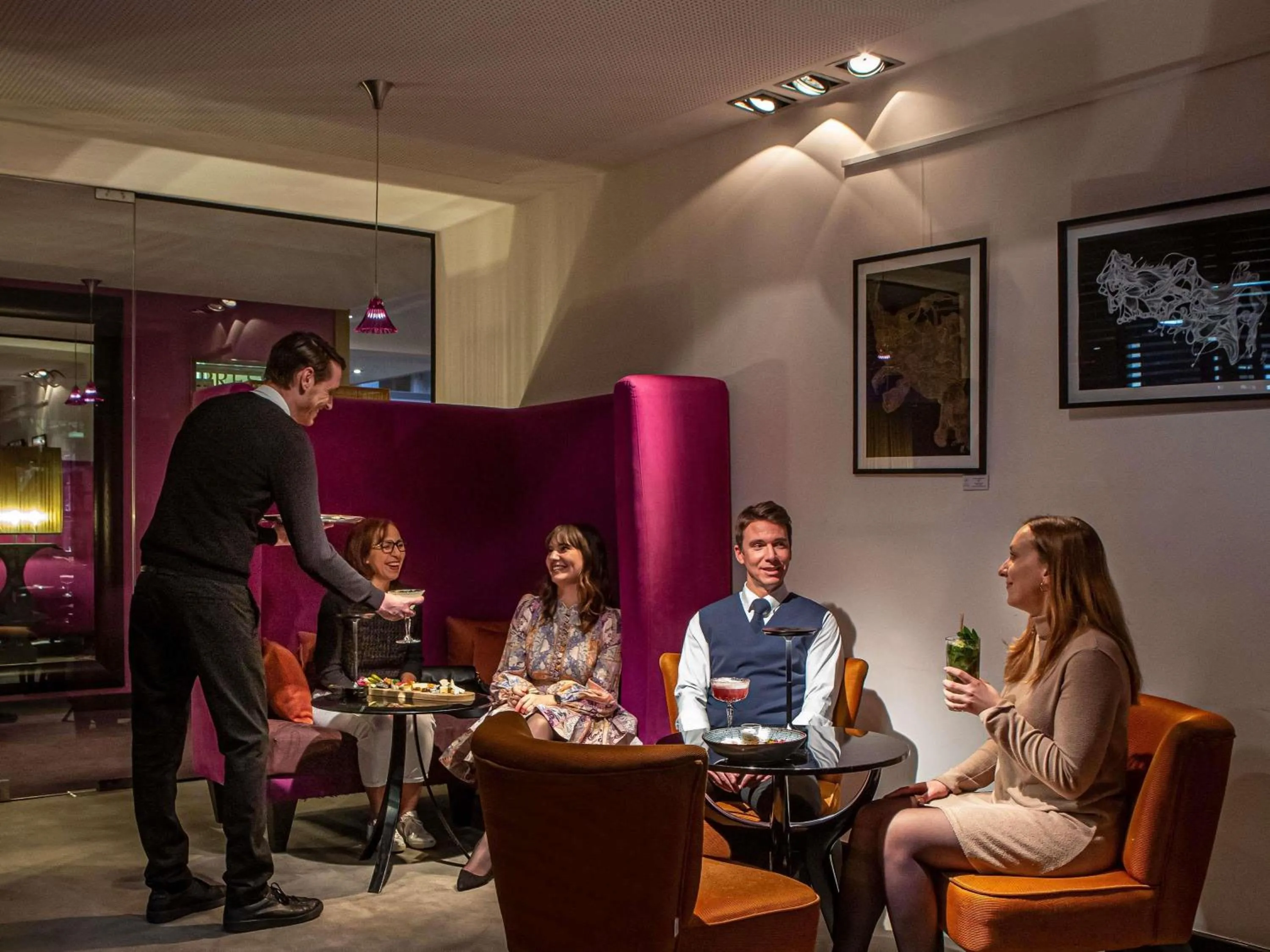 Lounge or bar in Sofitel Strasbourg Grande Ile