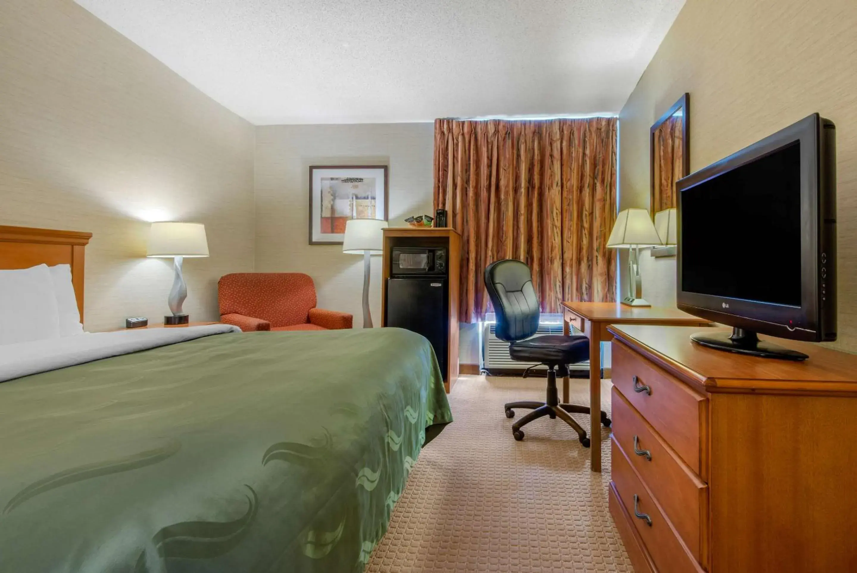 Bedroom, Bed in Quality Inn & Suites Bedroom, Bed in Quality Inn & Suites