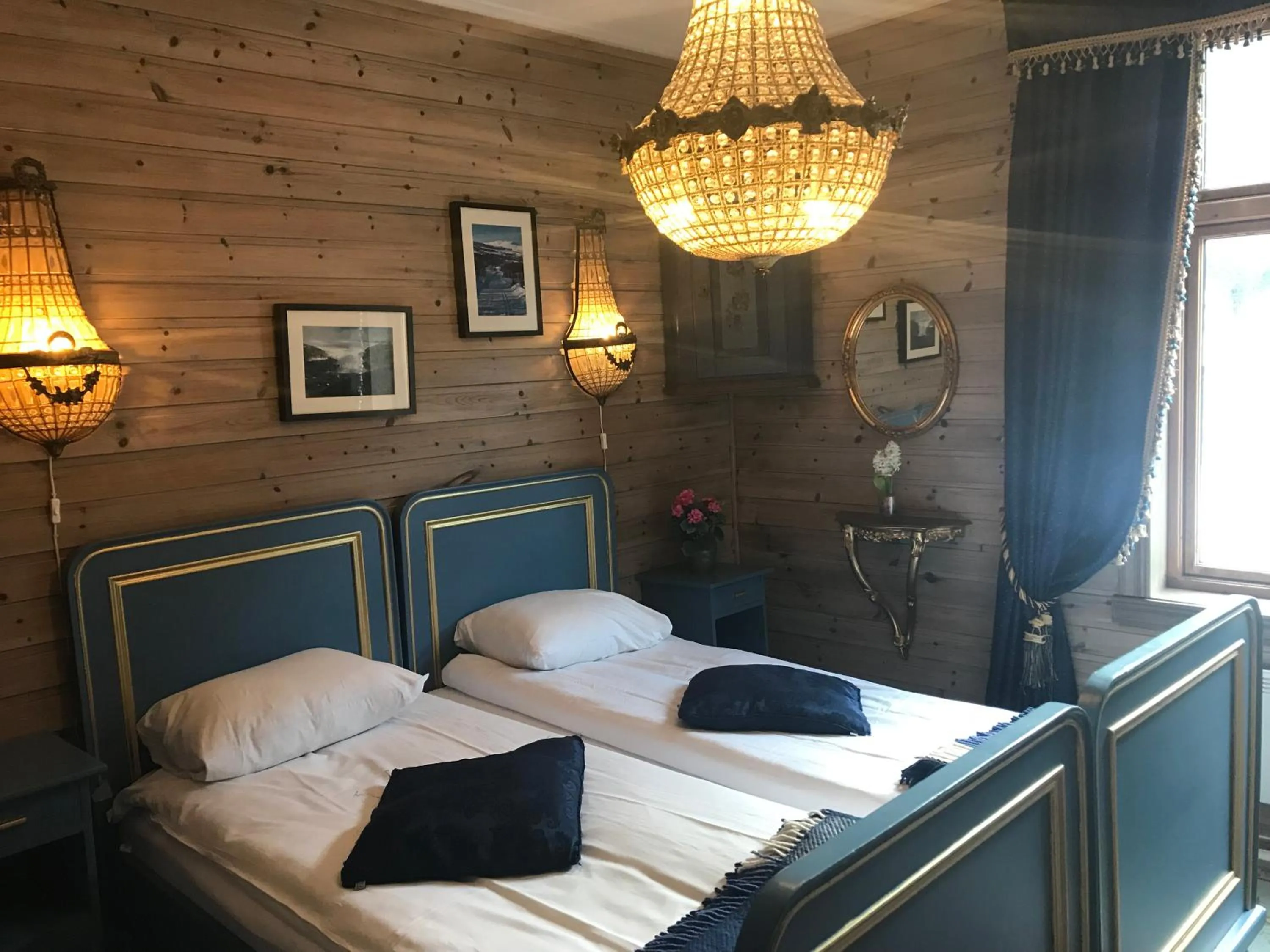 Bed in Eidfjord Gjestgiveri