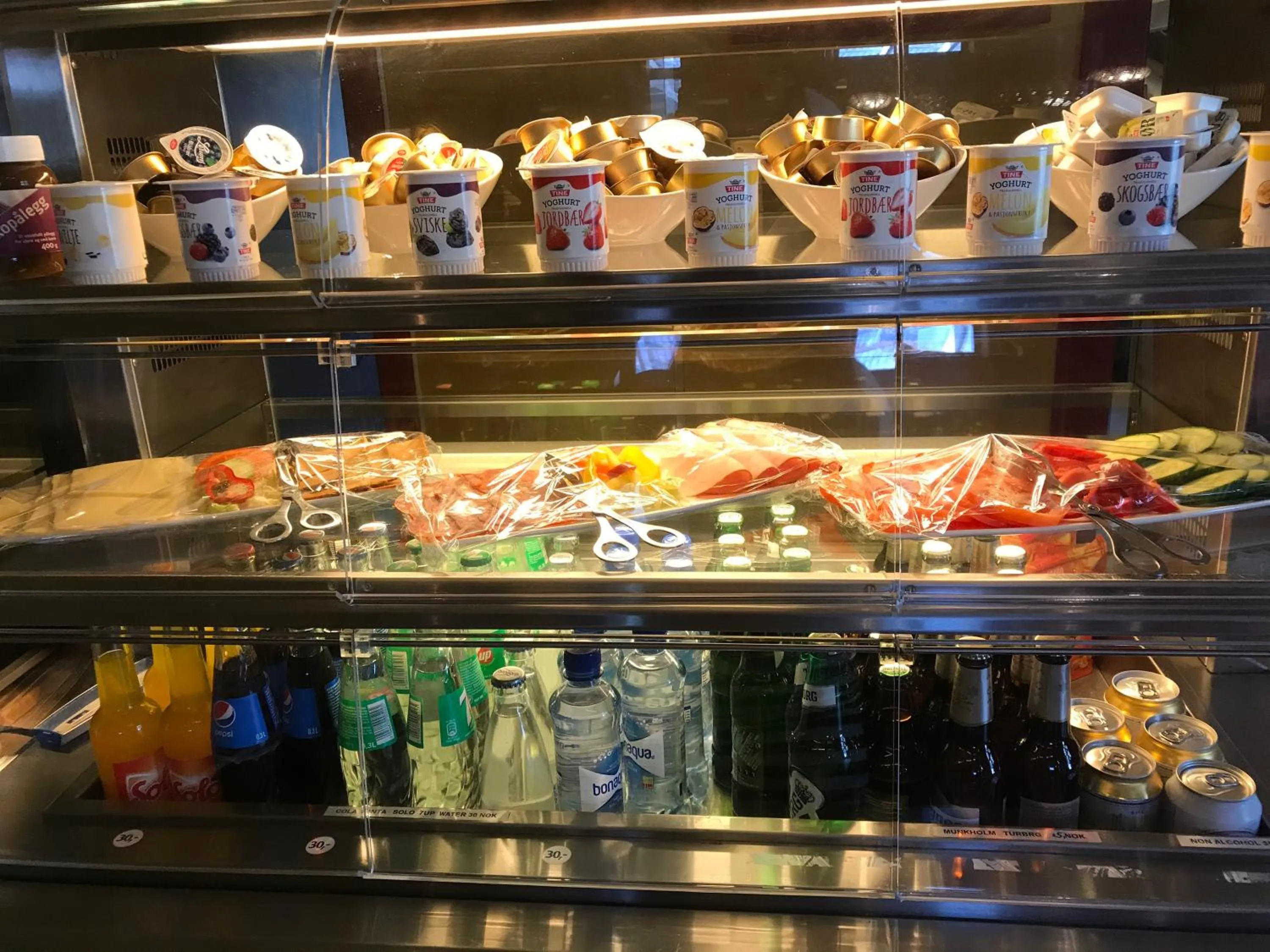 Continental breakfast in Eidfjord Gjestgiveri