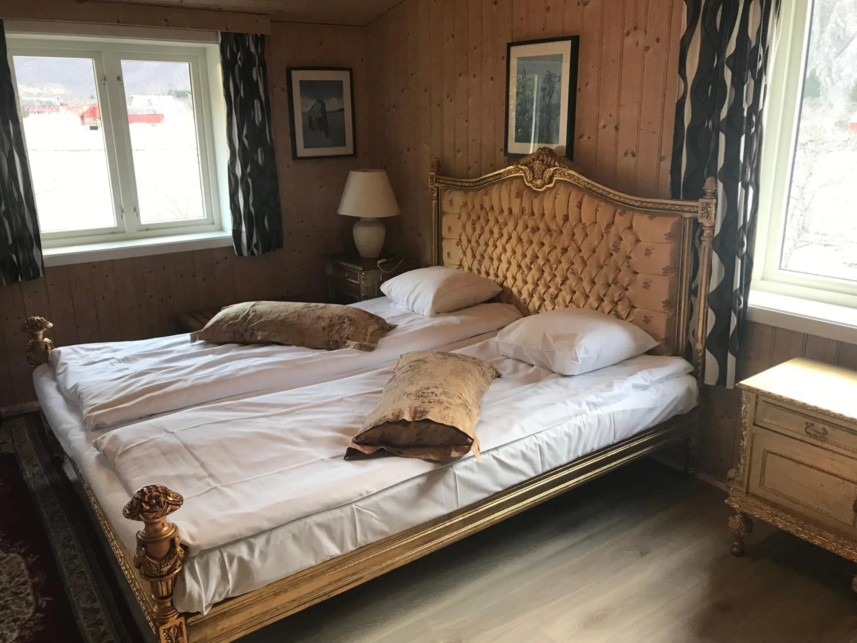 Bed in Eidfjord Gjestgiveri