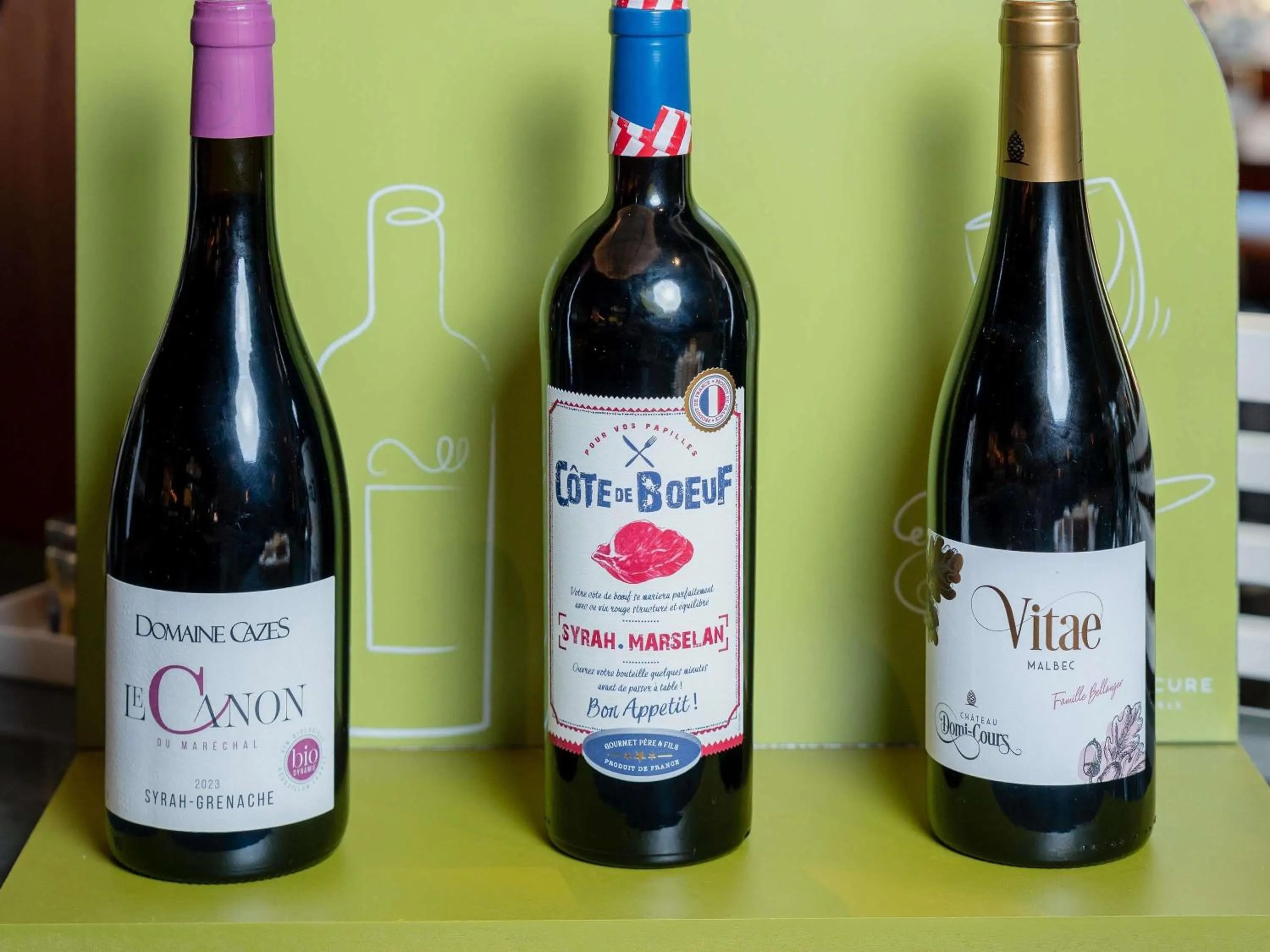 Lounge or bar in Mercure Caen Cote De Nacre