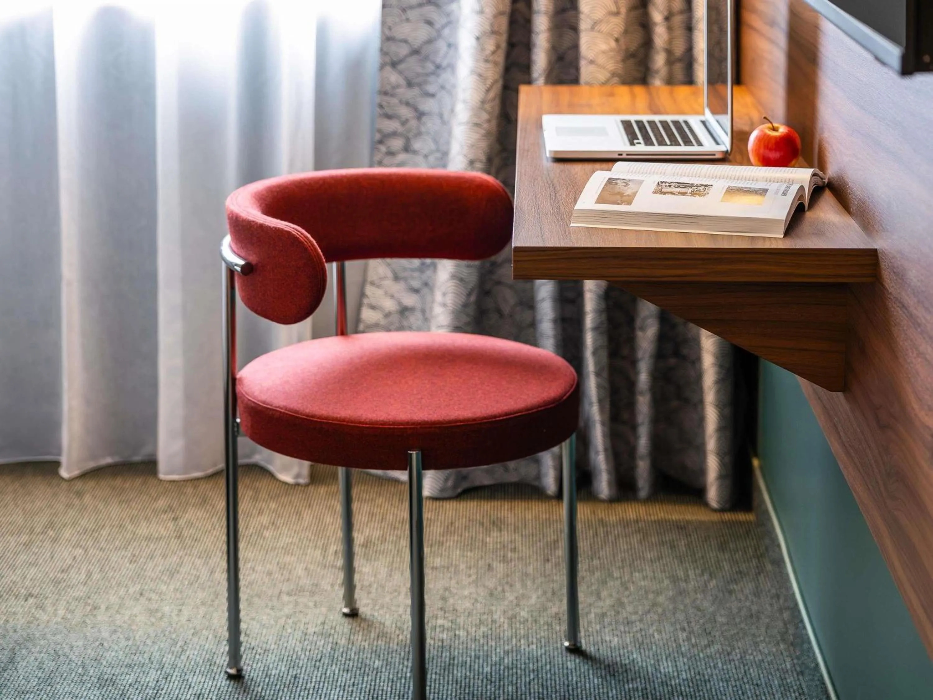 Bedroom in Mercure Caen Cote De Nacre