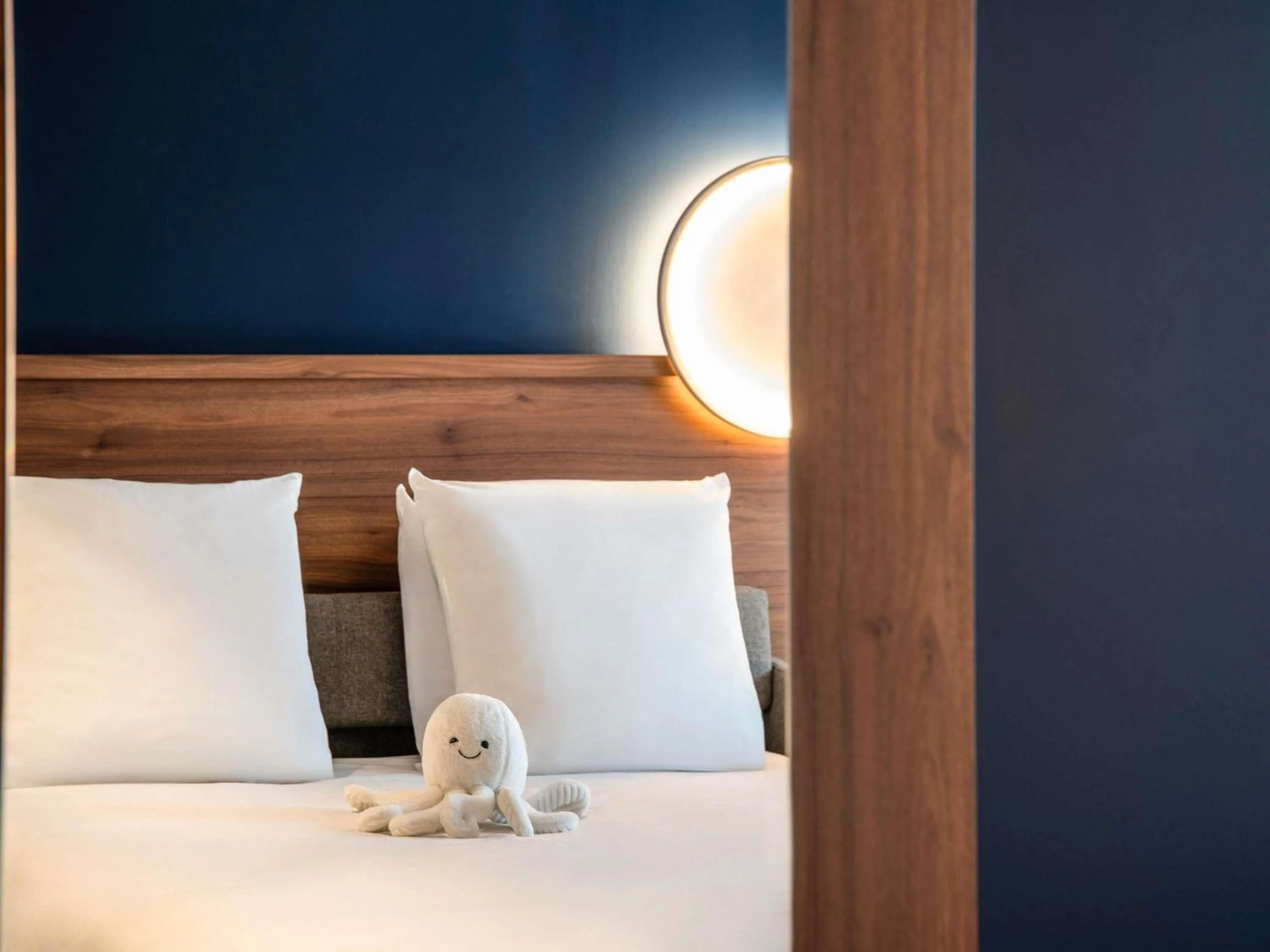 Bedroom, Bed in Mercure Caen Cote De Nacre