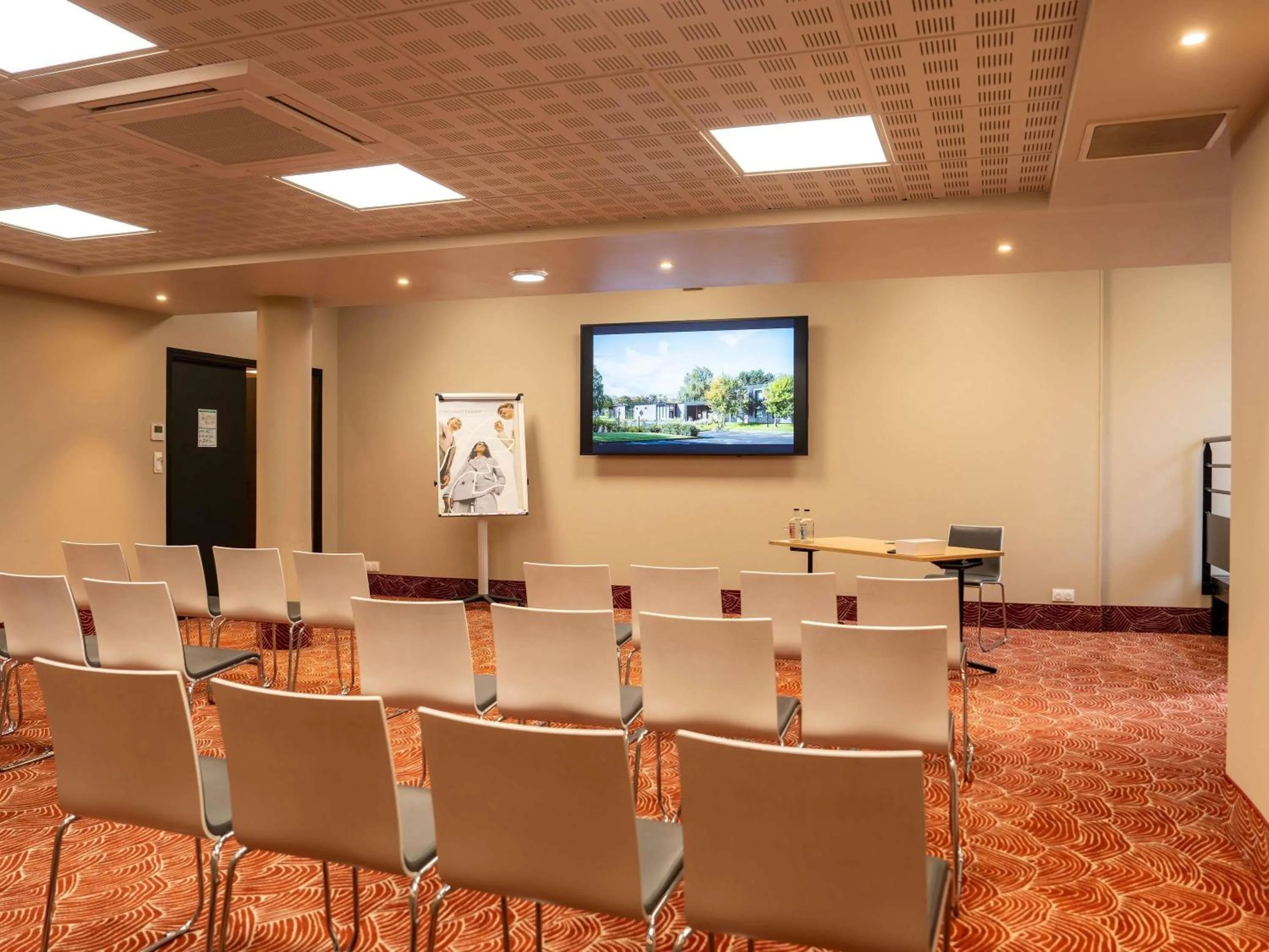 Meeting/conference room in Mercure Caen Cote De Nacre