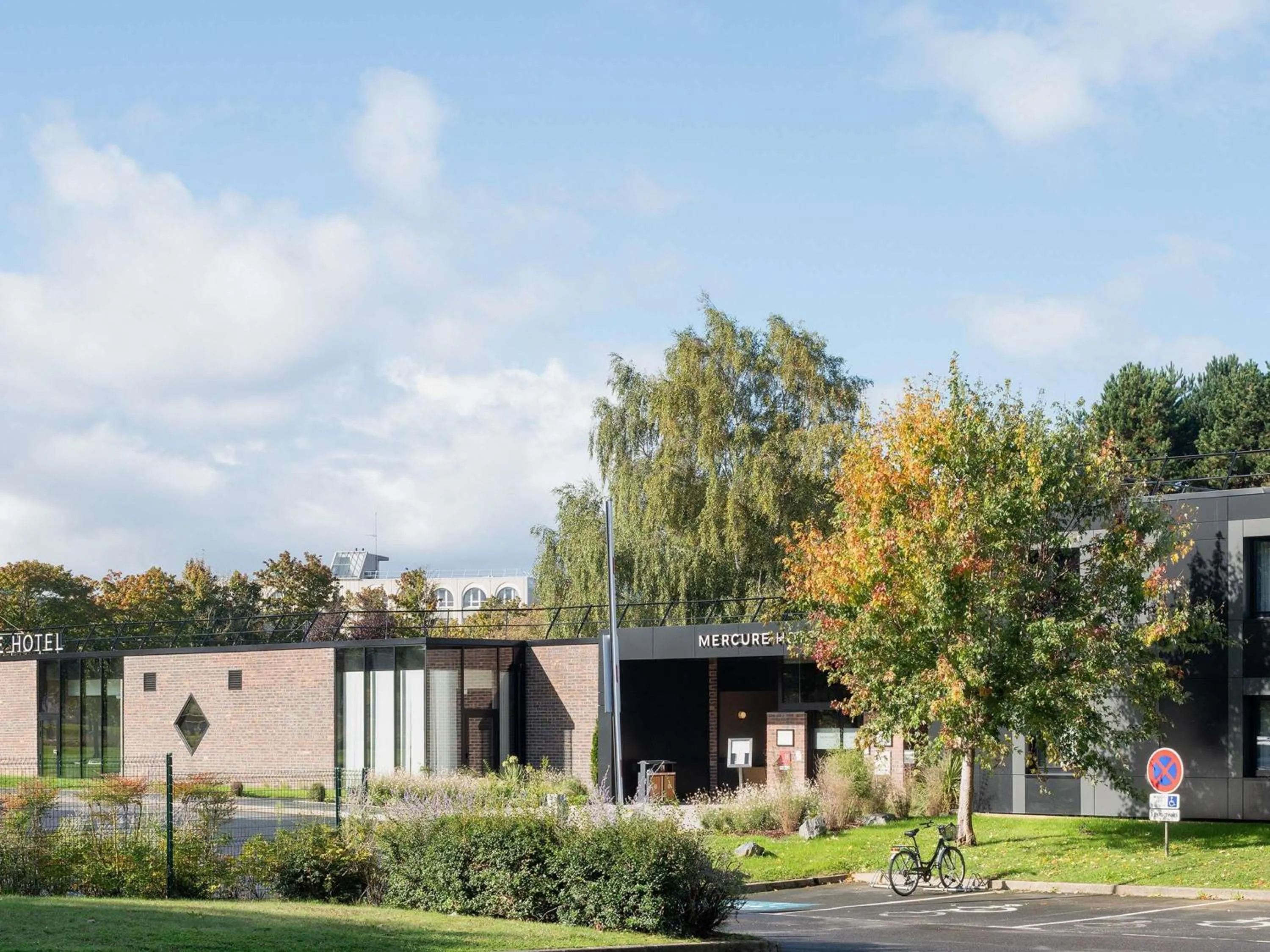 Property building in Mercure Caen Cote De Nacre