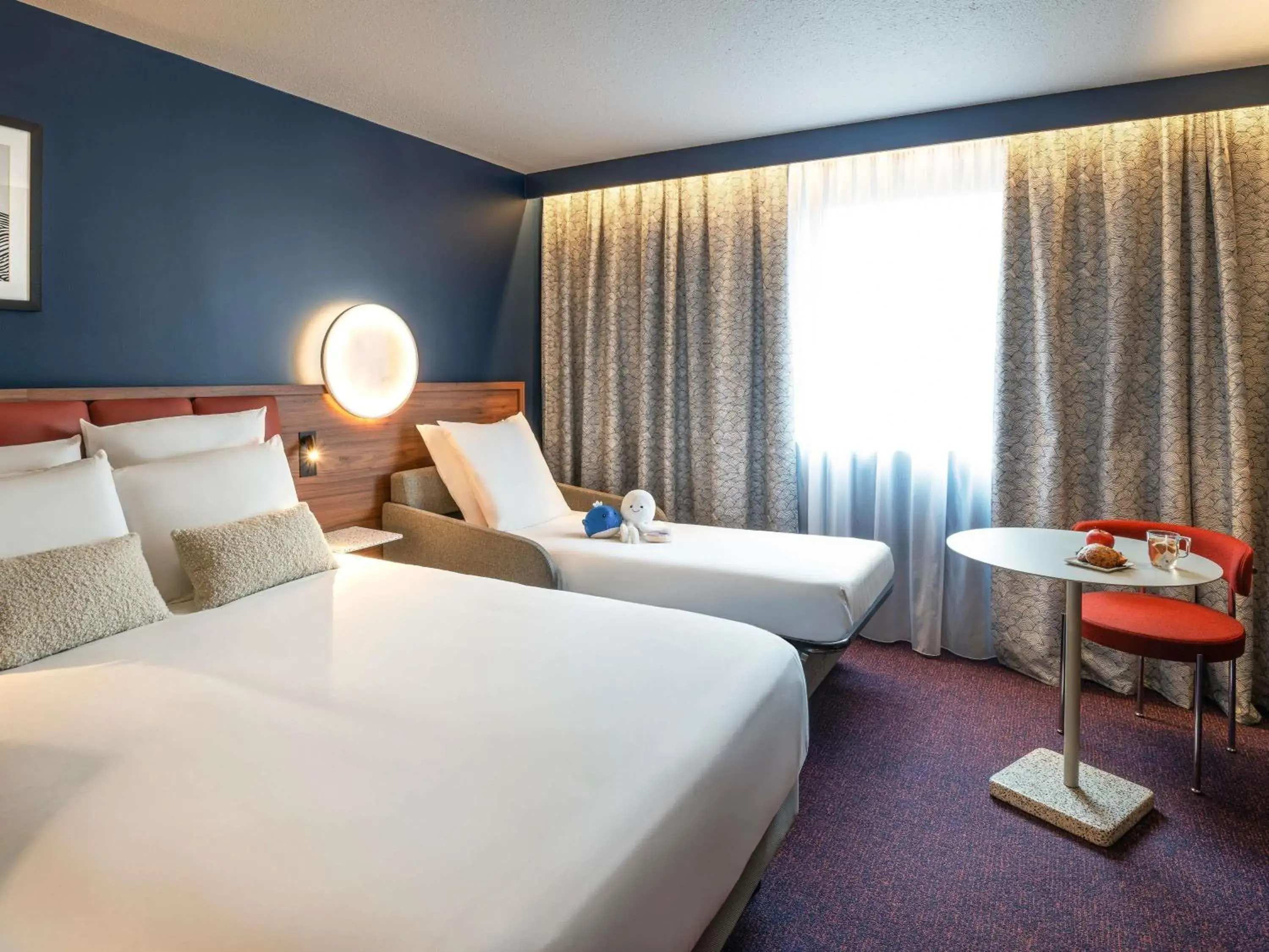 Bedroom, Bed in Mercure Caen Cote De Nacre Bedroom, Bed in Mercure Caen Cote De Nacre