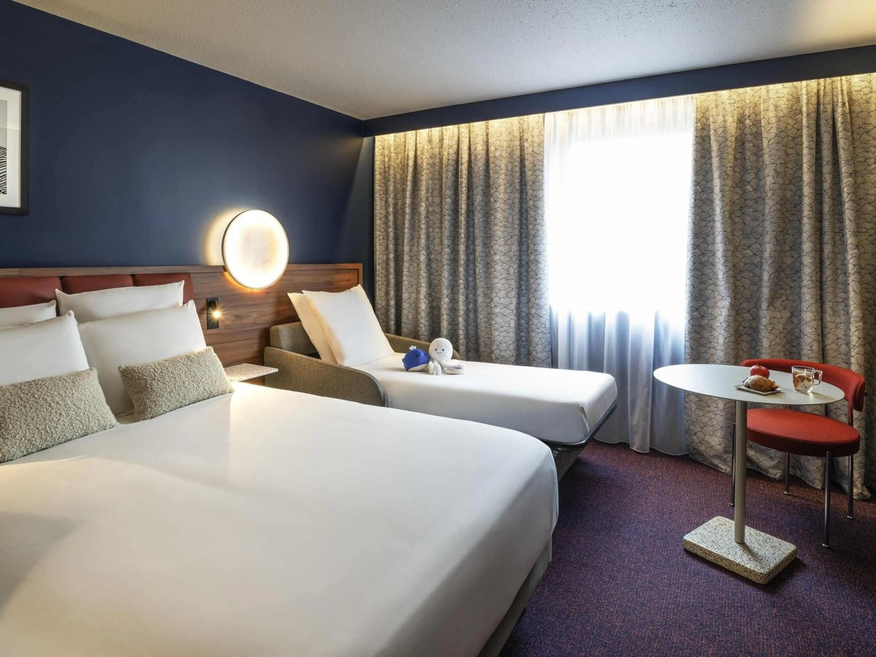 Bedroom, Bed in Mercure Caen Cote De Nacre