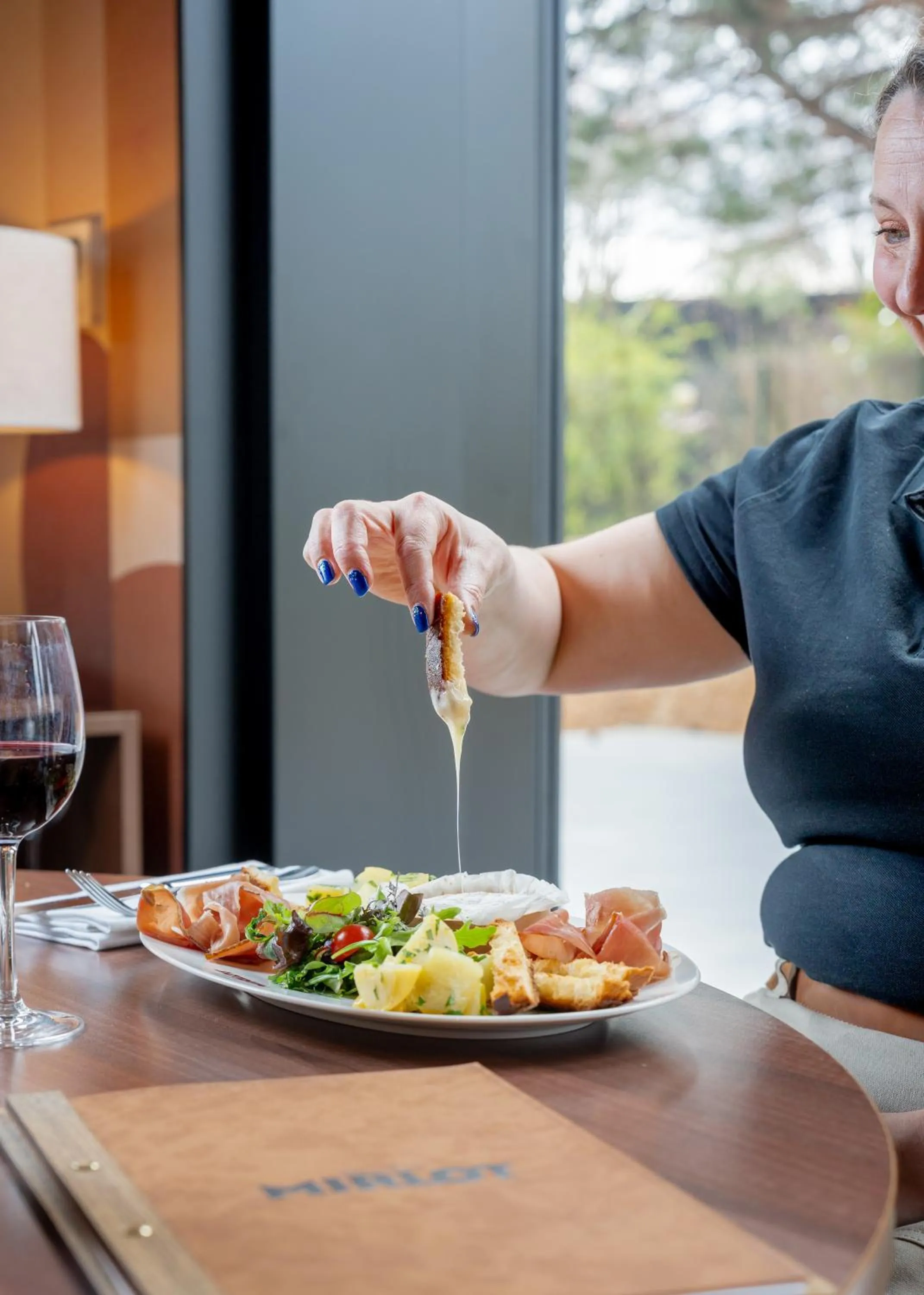 Restaurant/places to eat in Mercure Caen Cote De Nacre