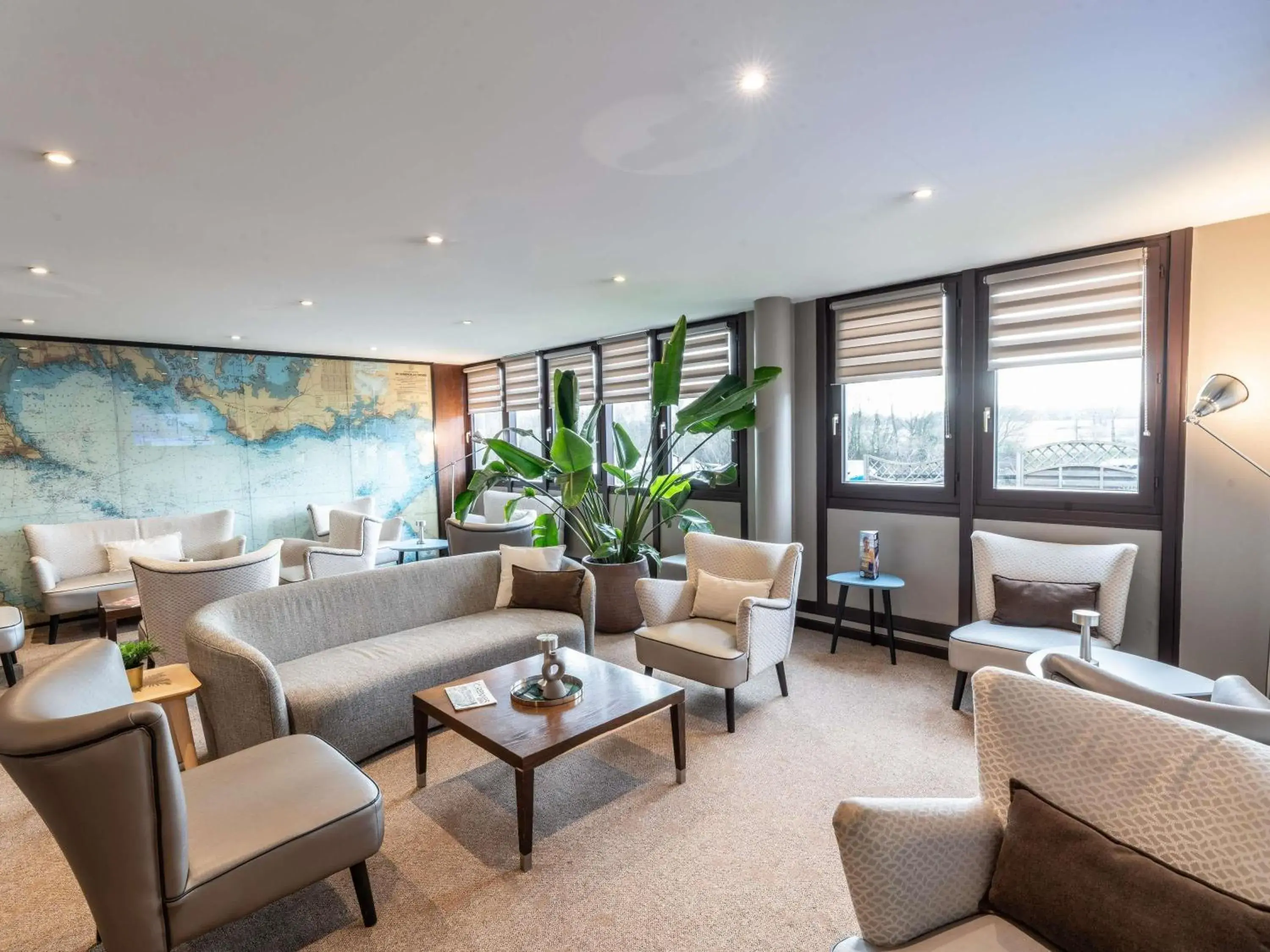 Lounge or bar in Hotel Mercure Rennes Cesson Lounge or bar in Hotel Mercure Rennes Cesson