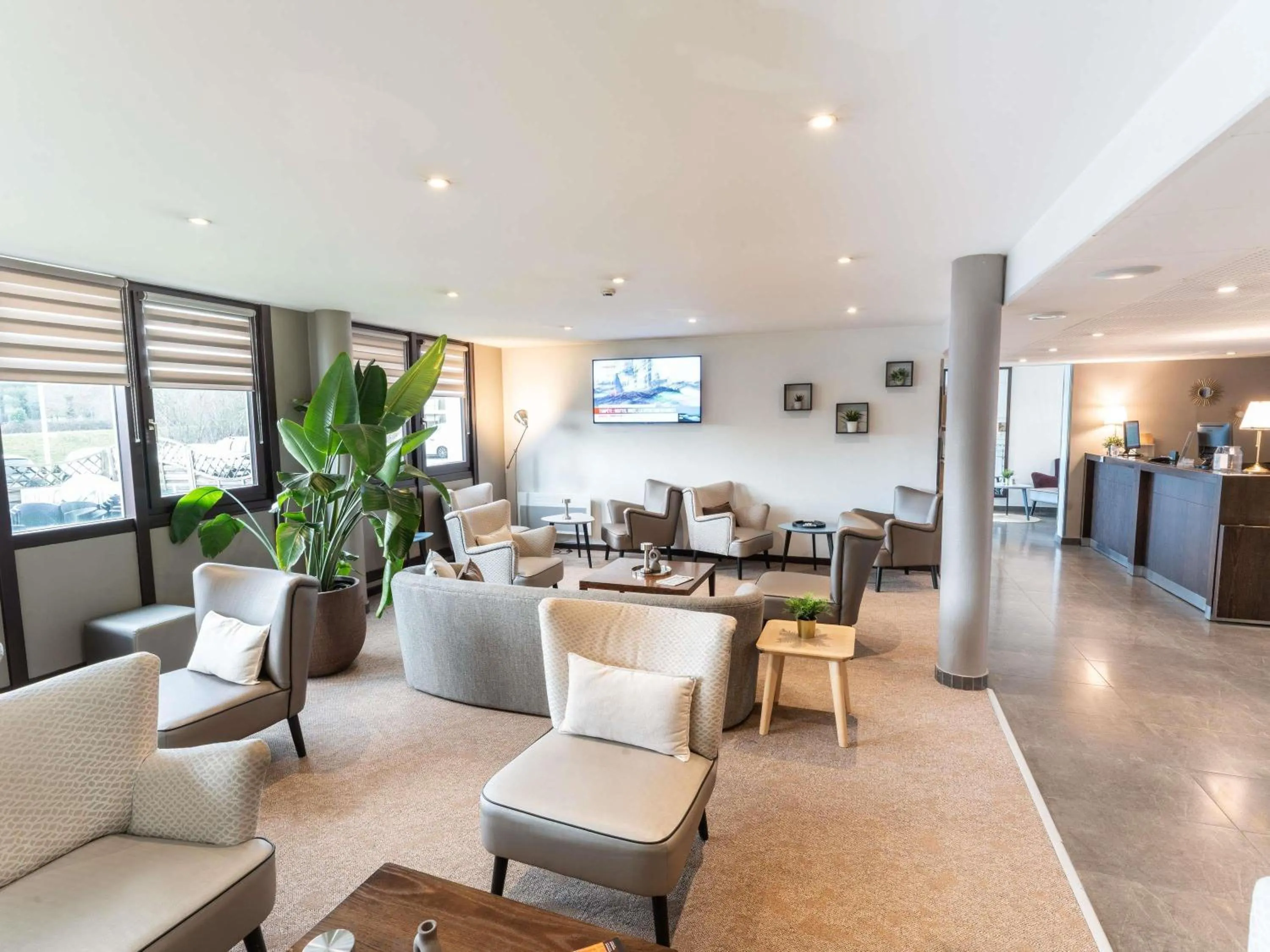 Lounge or bar in Hotel Mercure Rennes Cesson