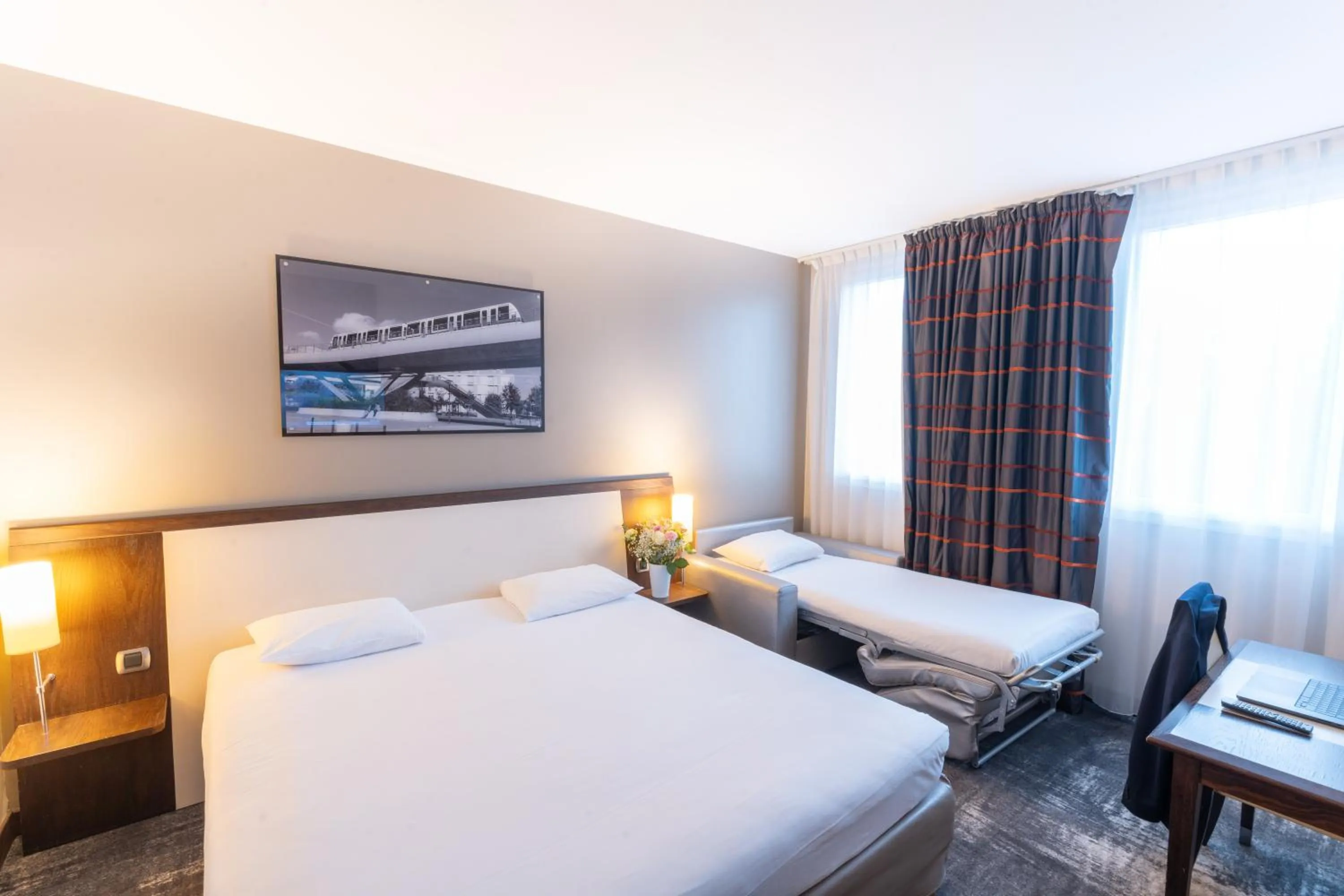 Bed in Hotel Mercure Rennes Cesson