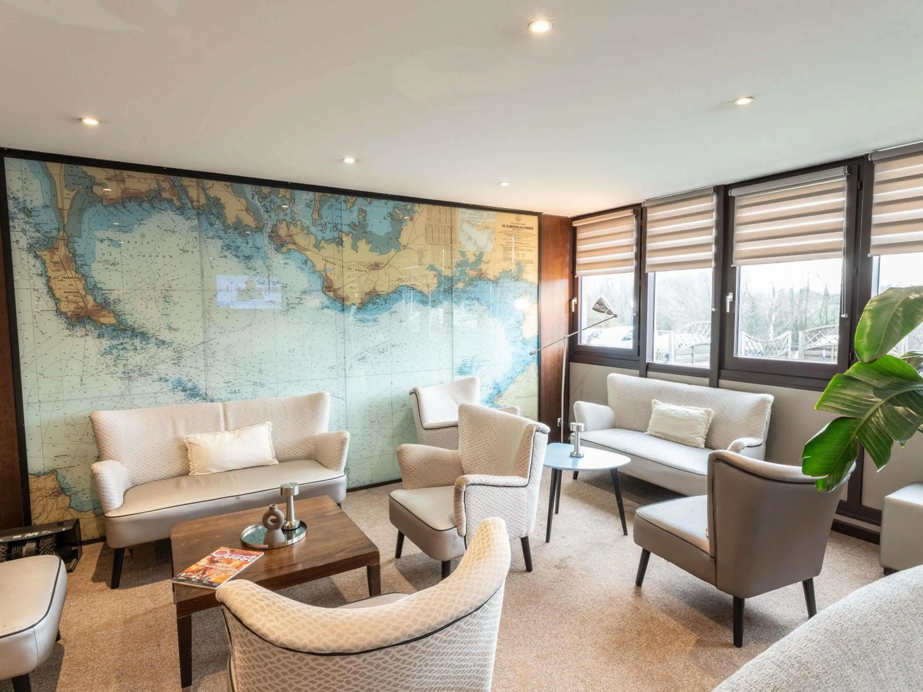 Lounge or bar in Hotel Mercure Rennes Cesson