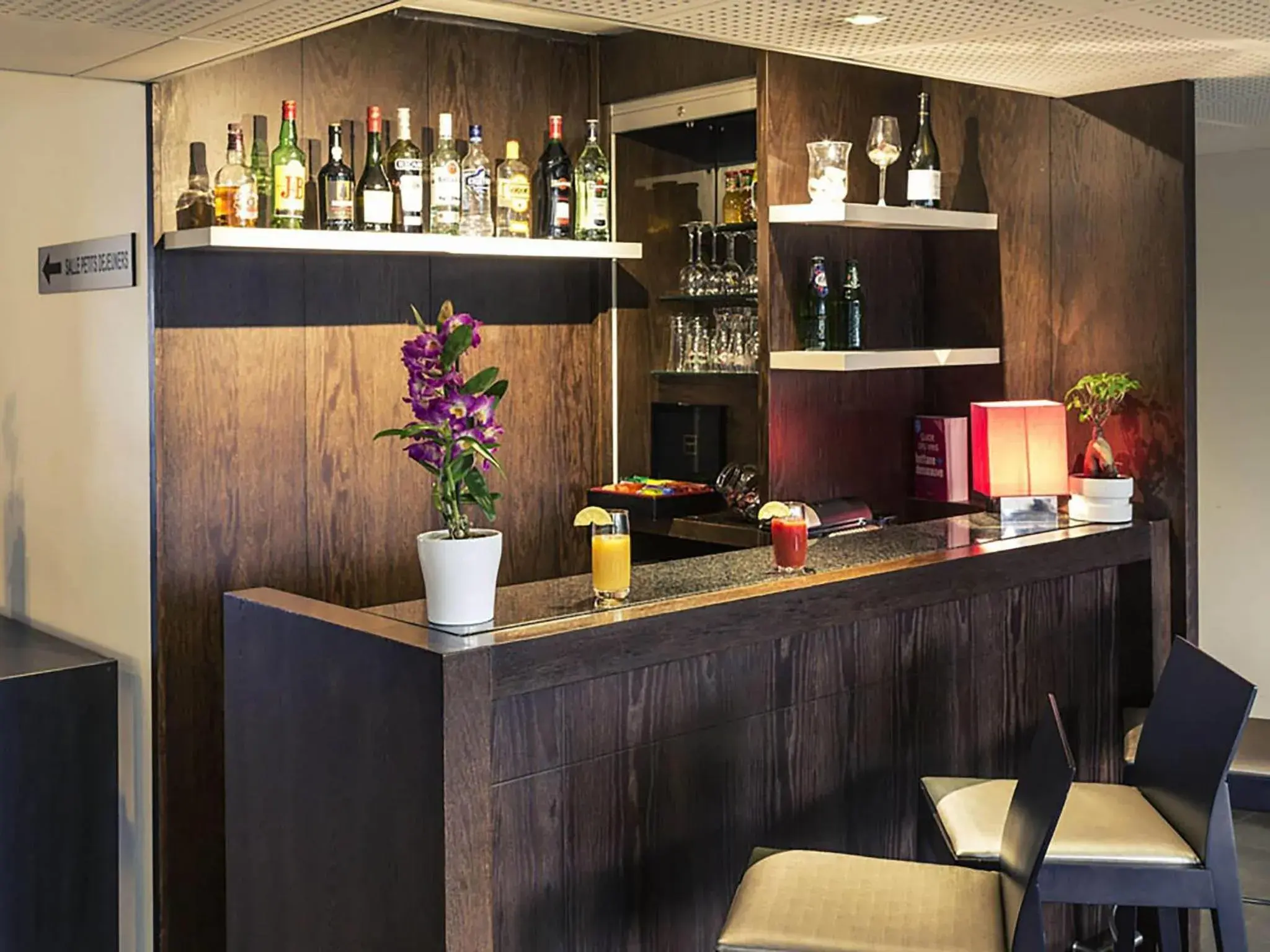 Lounge or bar in Hotel Mercure Rennes Cesson Lounge or bar in Hotel Mercure Rennes Cesson