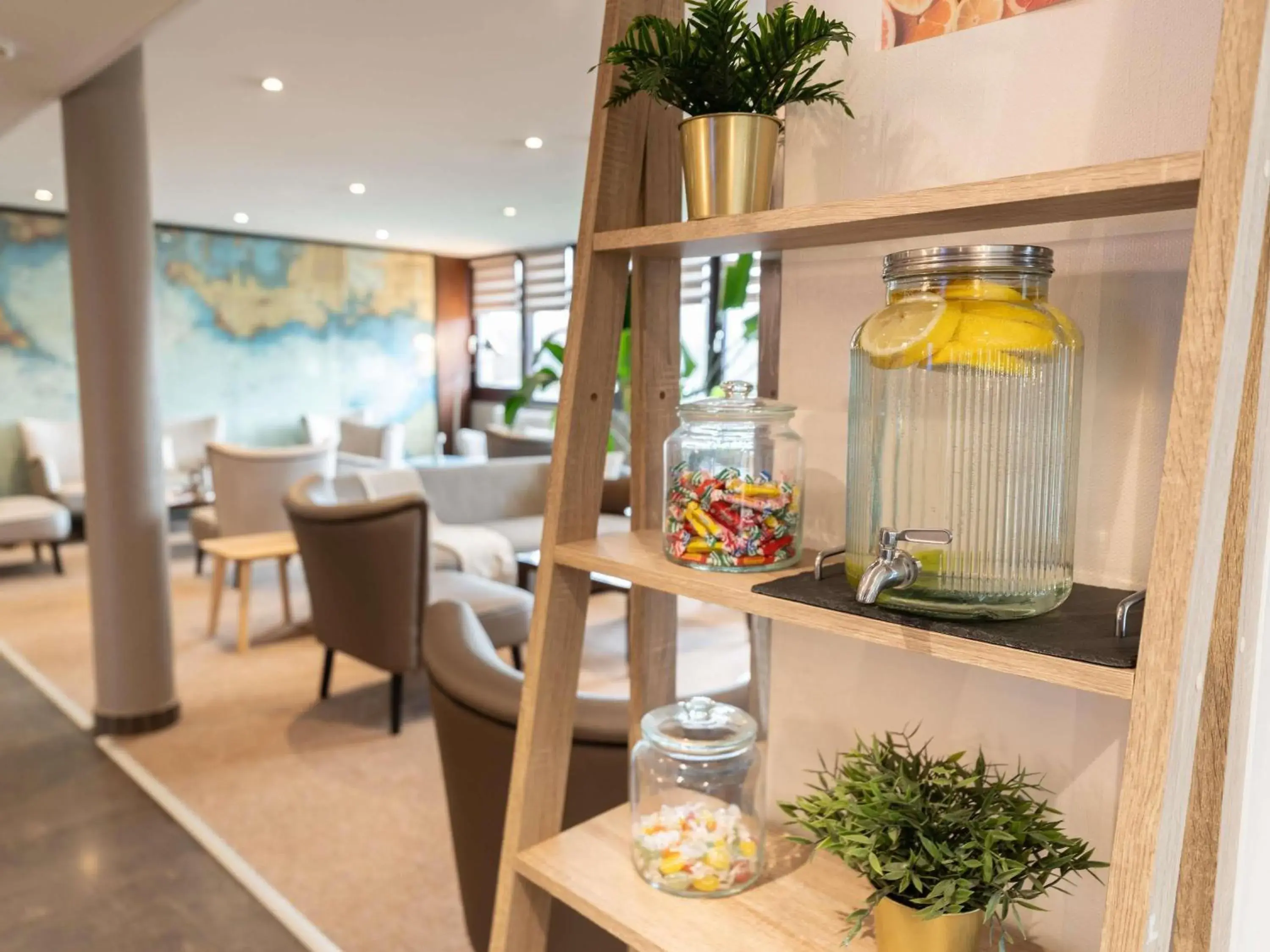 Lounge or bar in Hotel Mercure Rennes Cesson Lounge or bar in Hotel Mercure Rennes Cesson