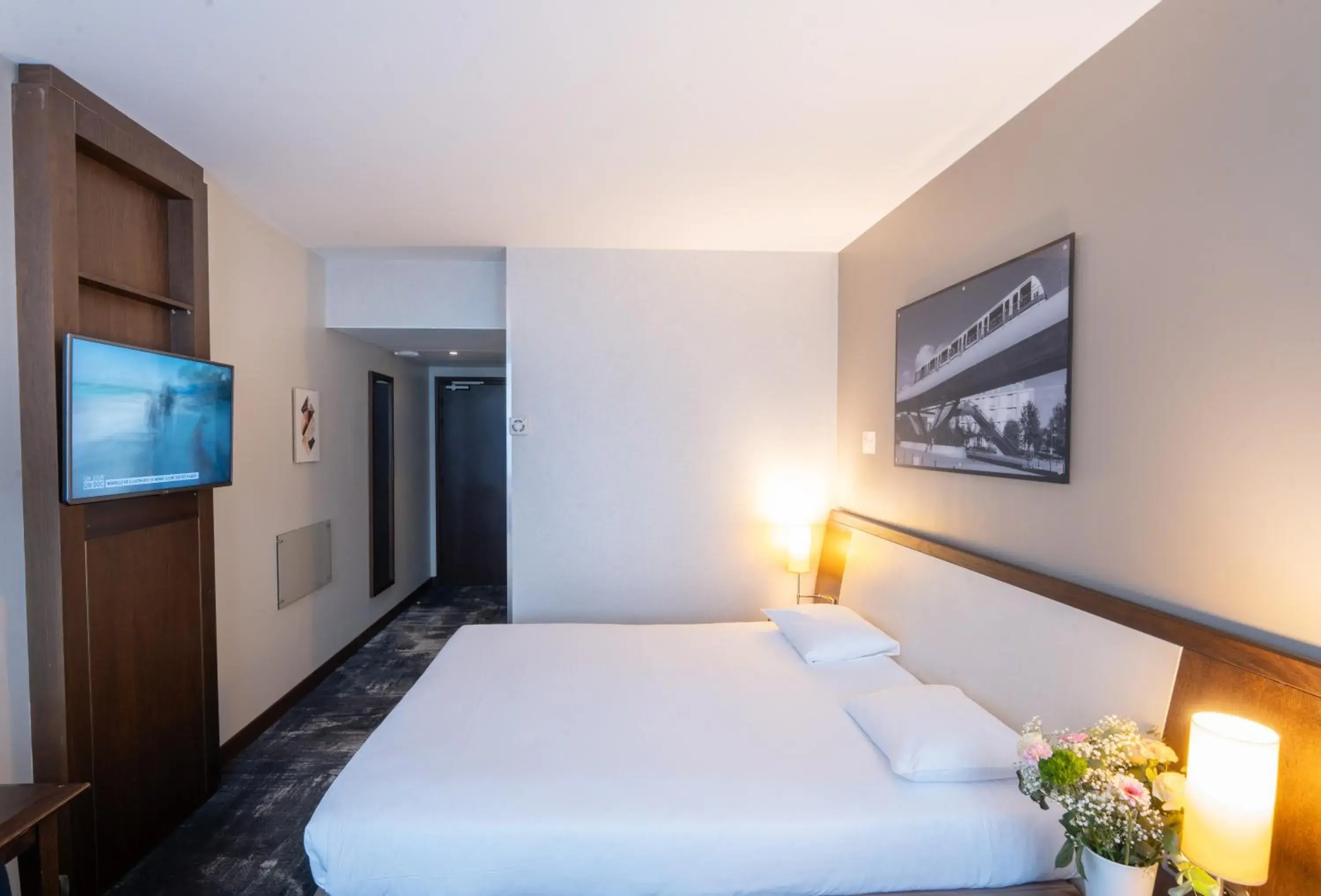 Photo of the whole room, Bed in Hotel Mercure Rennes Cesson Photo of the whole room, Bed in Hotel Mercure Rennes Cesson