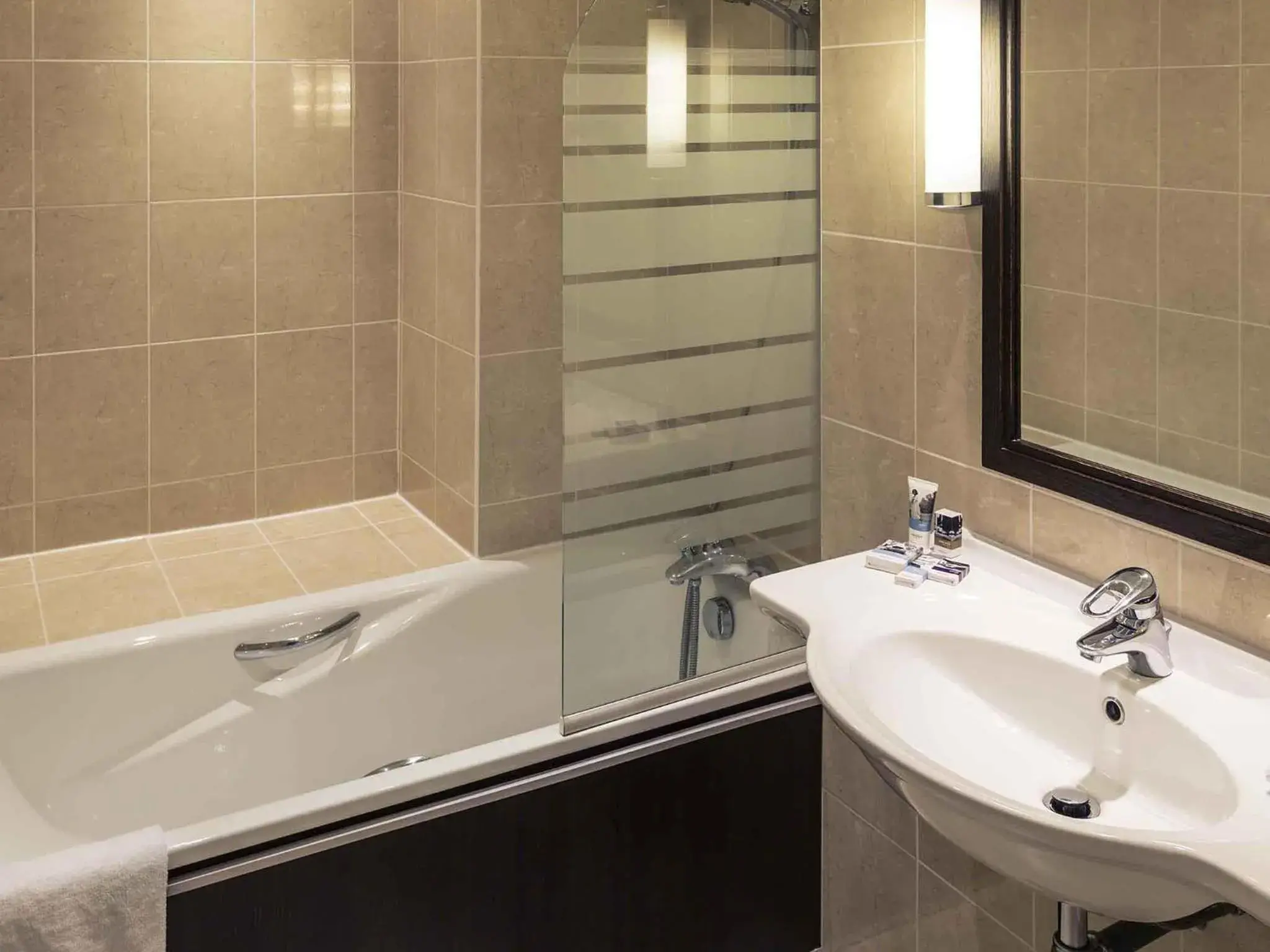 Bedroom in Hotel Mercure Rennes Cesson Bedroom in Hotel Mercure Rennes Cesson