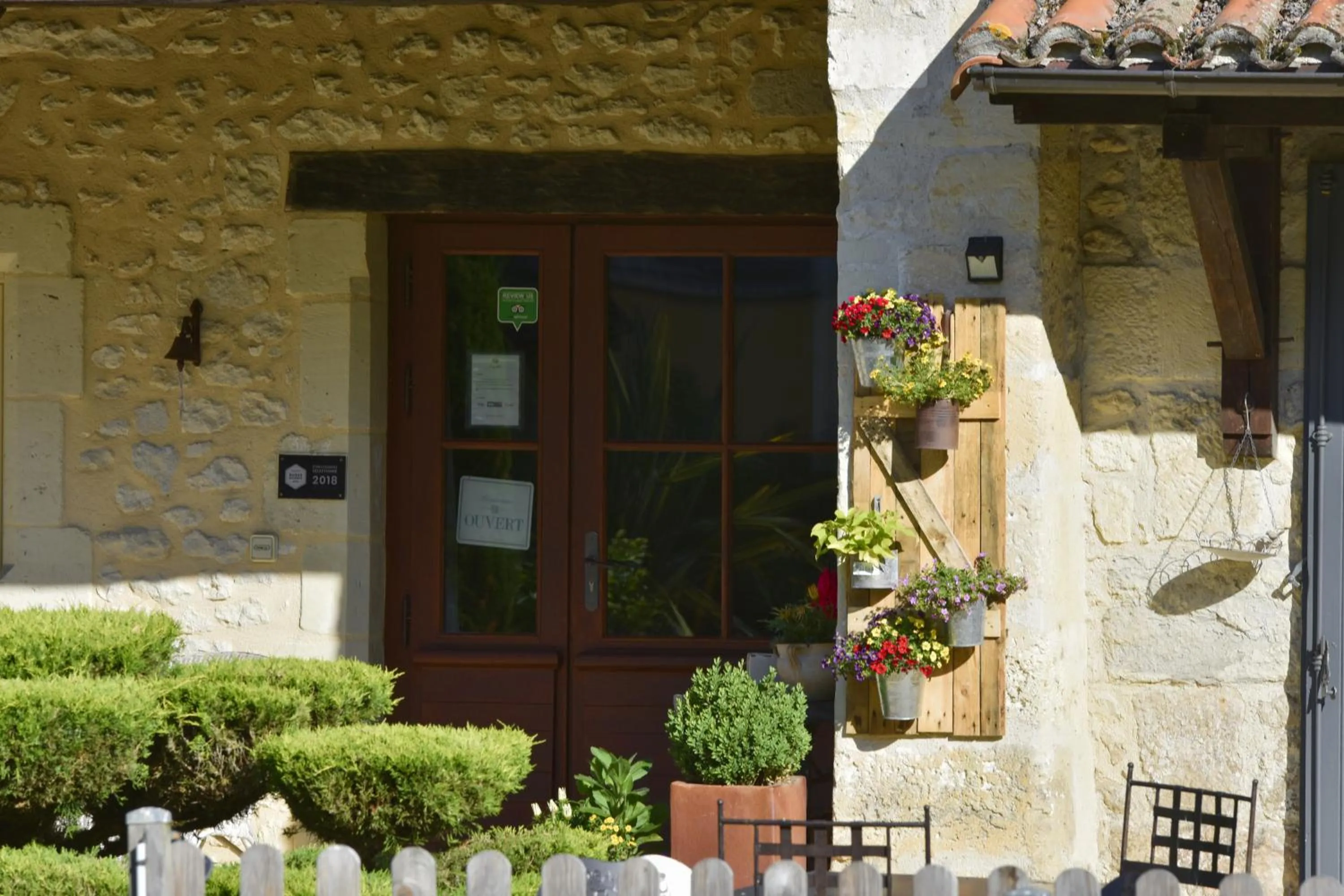 Facade/entrance in Le Mas Des Bories - Grand Perigueux
