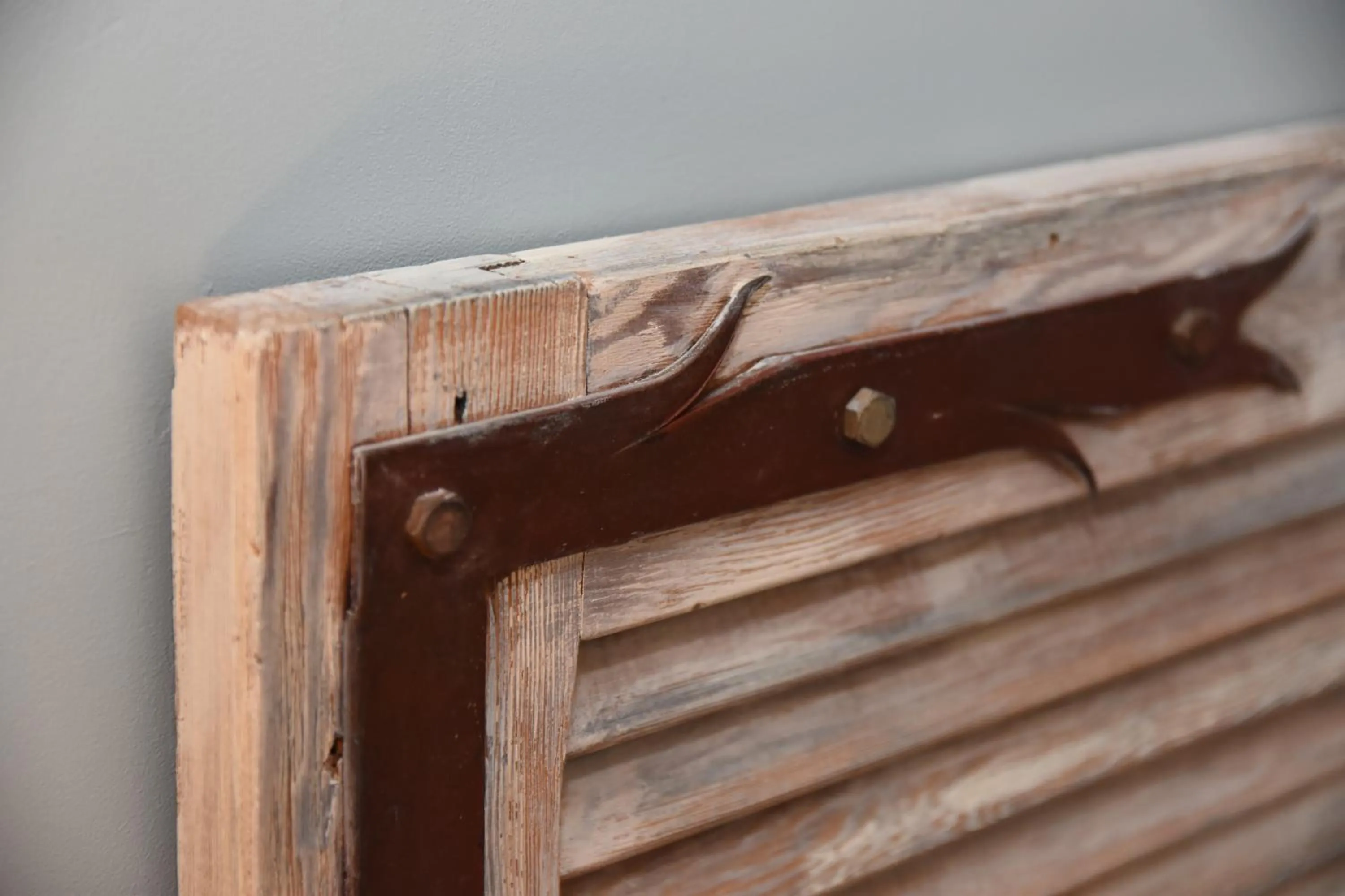 Decorative detail in Le Mas Des Bories - Grand Perigueux