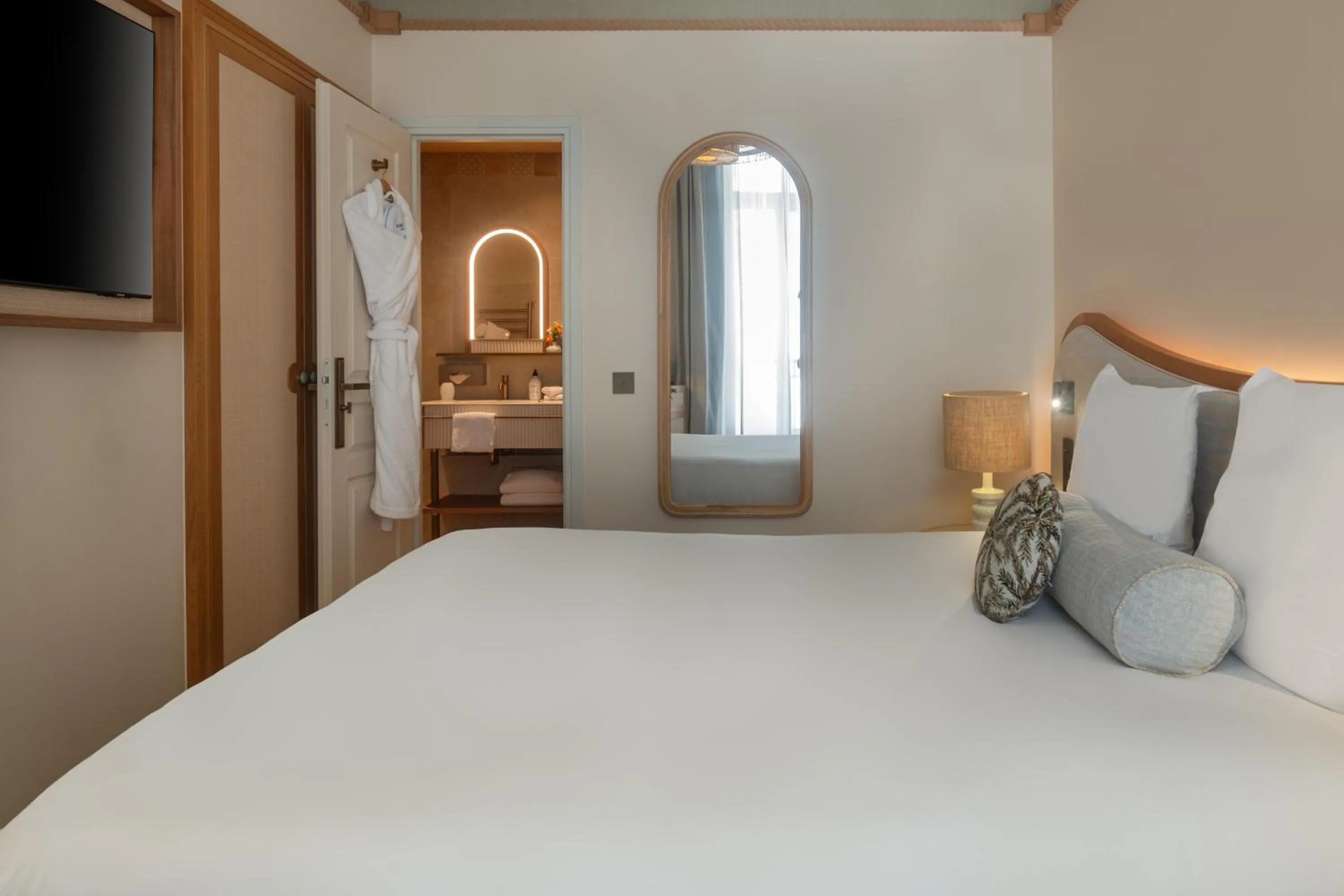 Photo of the whole room, Bed in Hôtel Le Soleia by Inwood Hotels