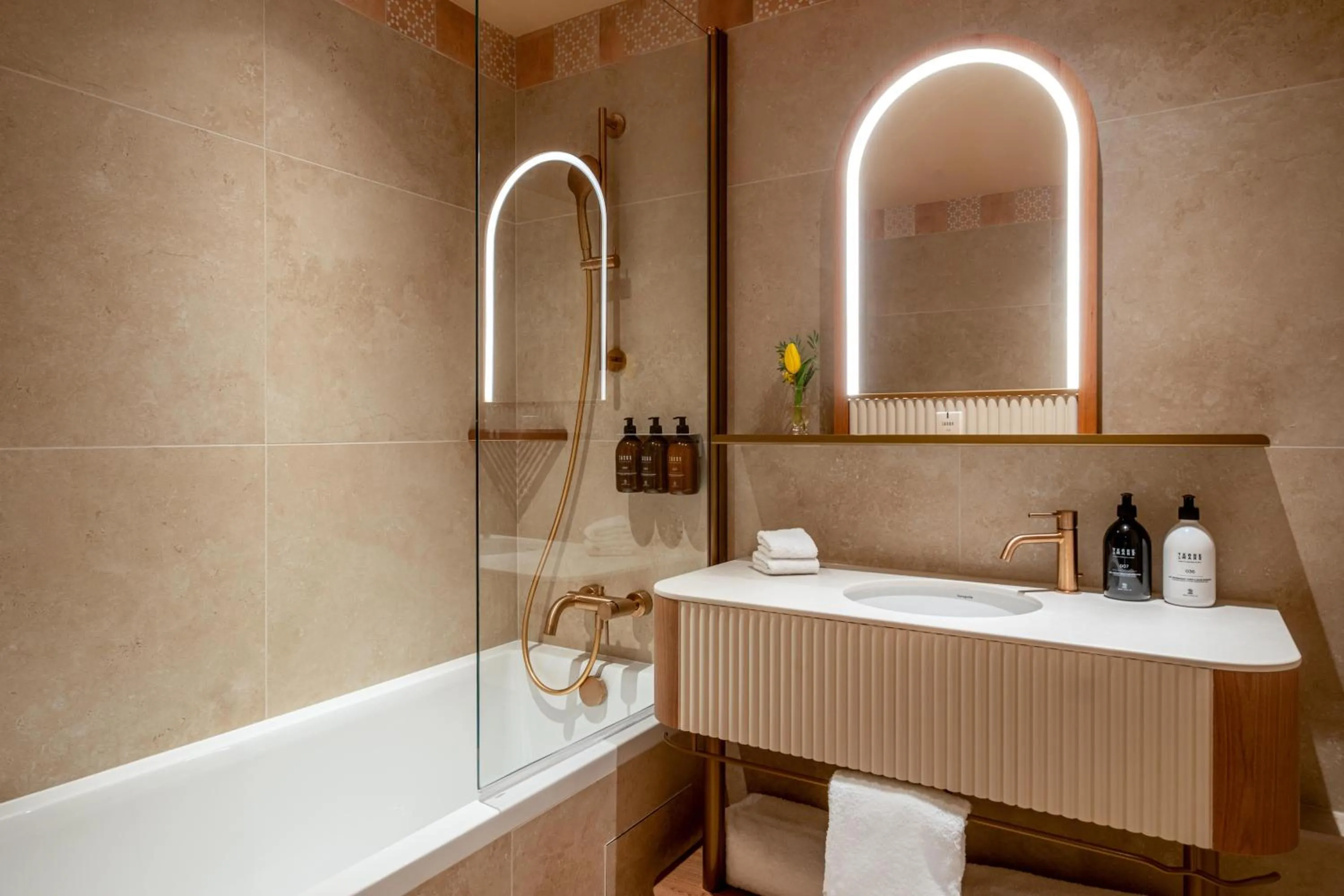 Shower in Hôtel Le Soleia by Inwood Hotels