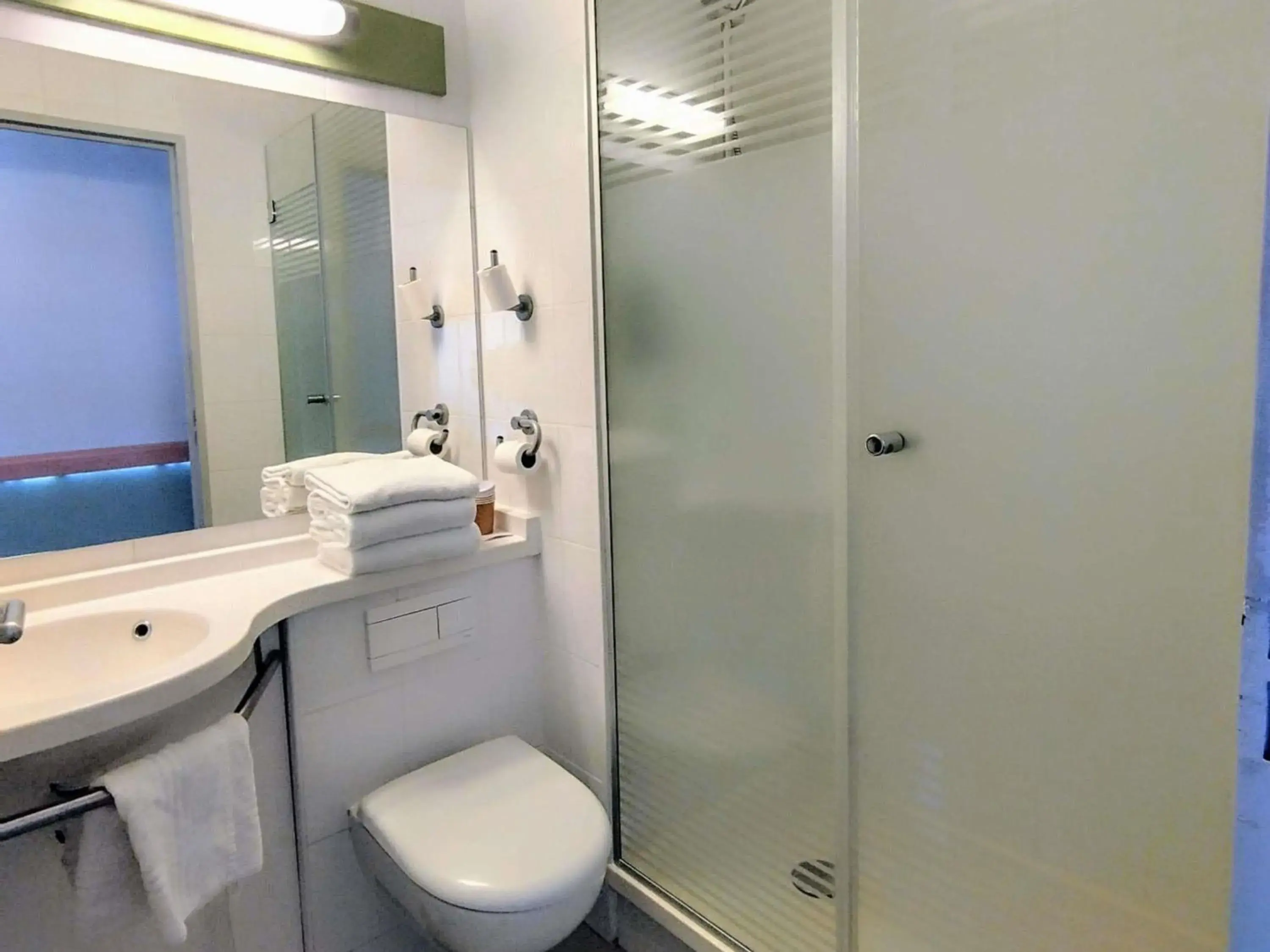 Bedroom in Ibis Budget Toulon Centre Bedroom in Ibis Budget Toulon Centre