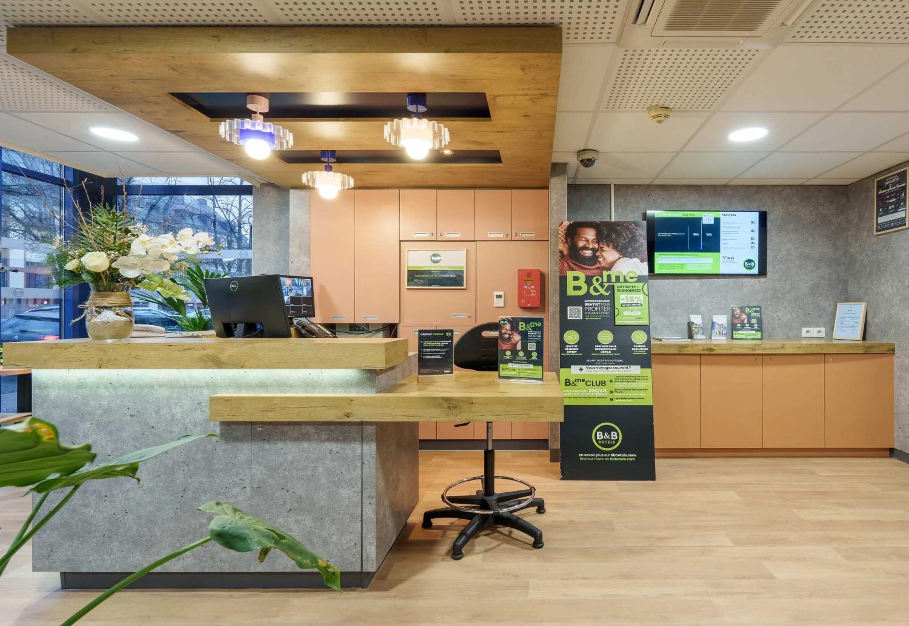 Lobby or reception in B&B HOTEL Troyes Centre