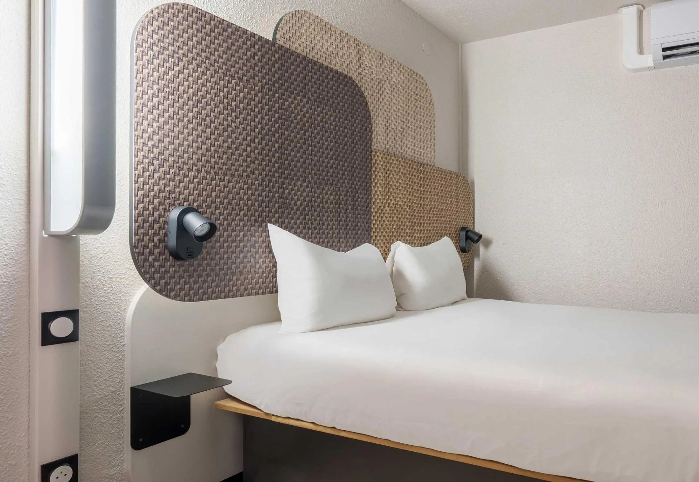 Photo of the whole room, Bed in B&B HOTEL Troyes Centre