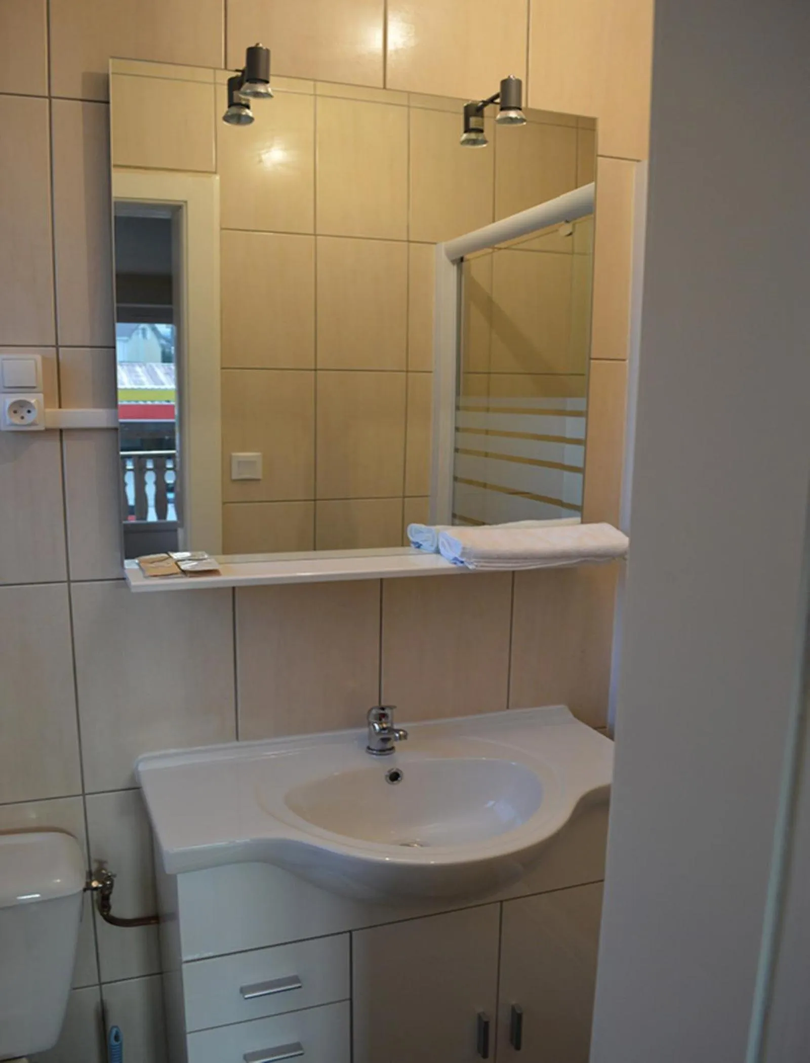 Toilet in Hôtel Timgad