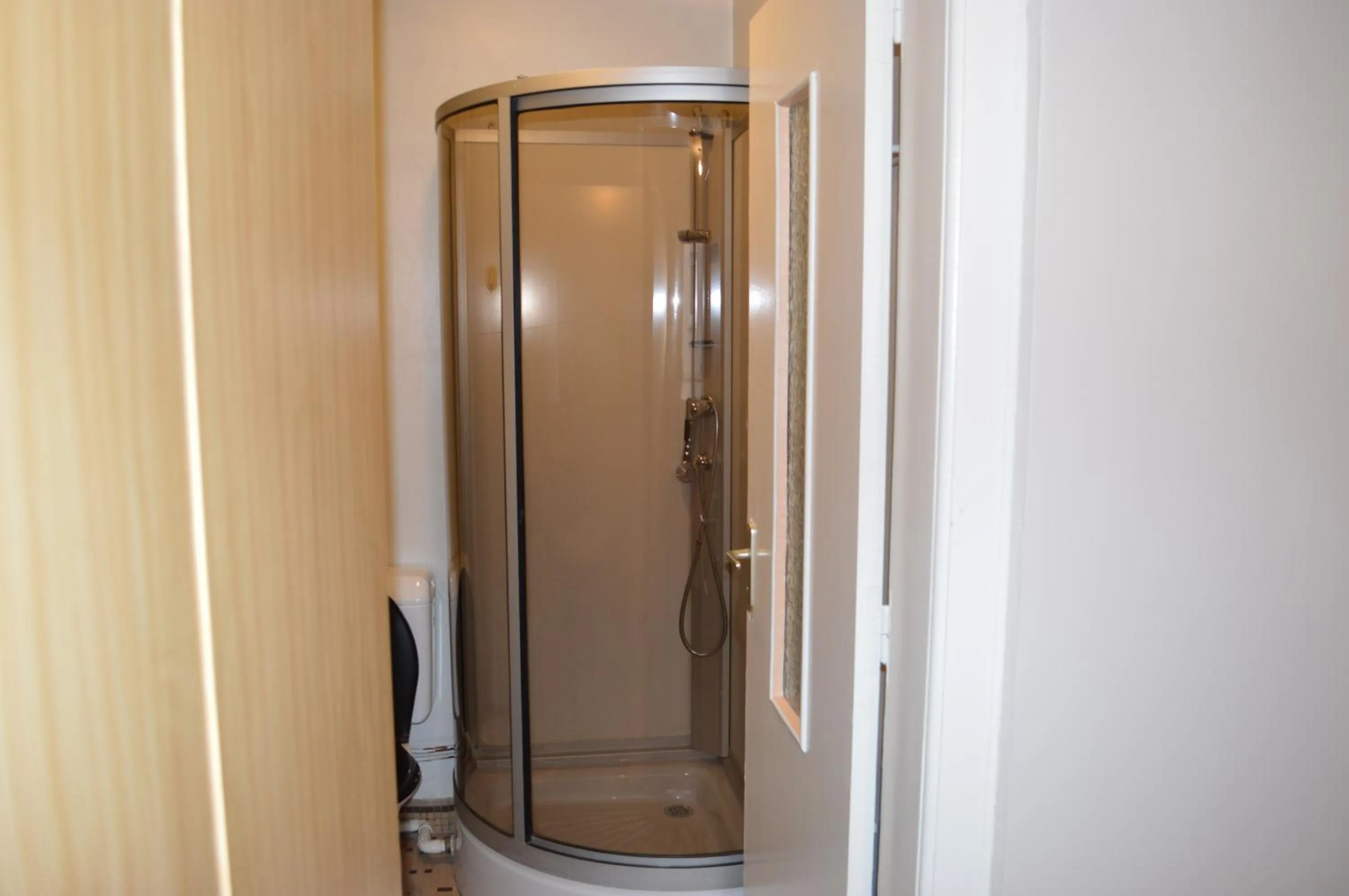 Shower in Hôtel Timgad