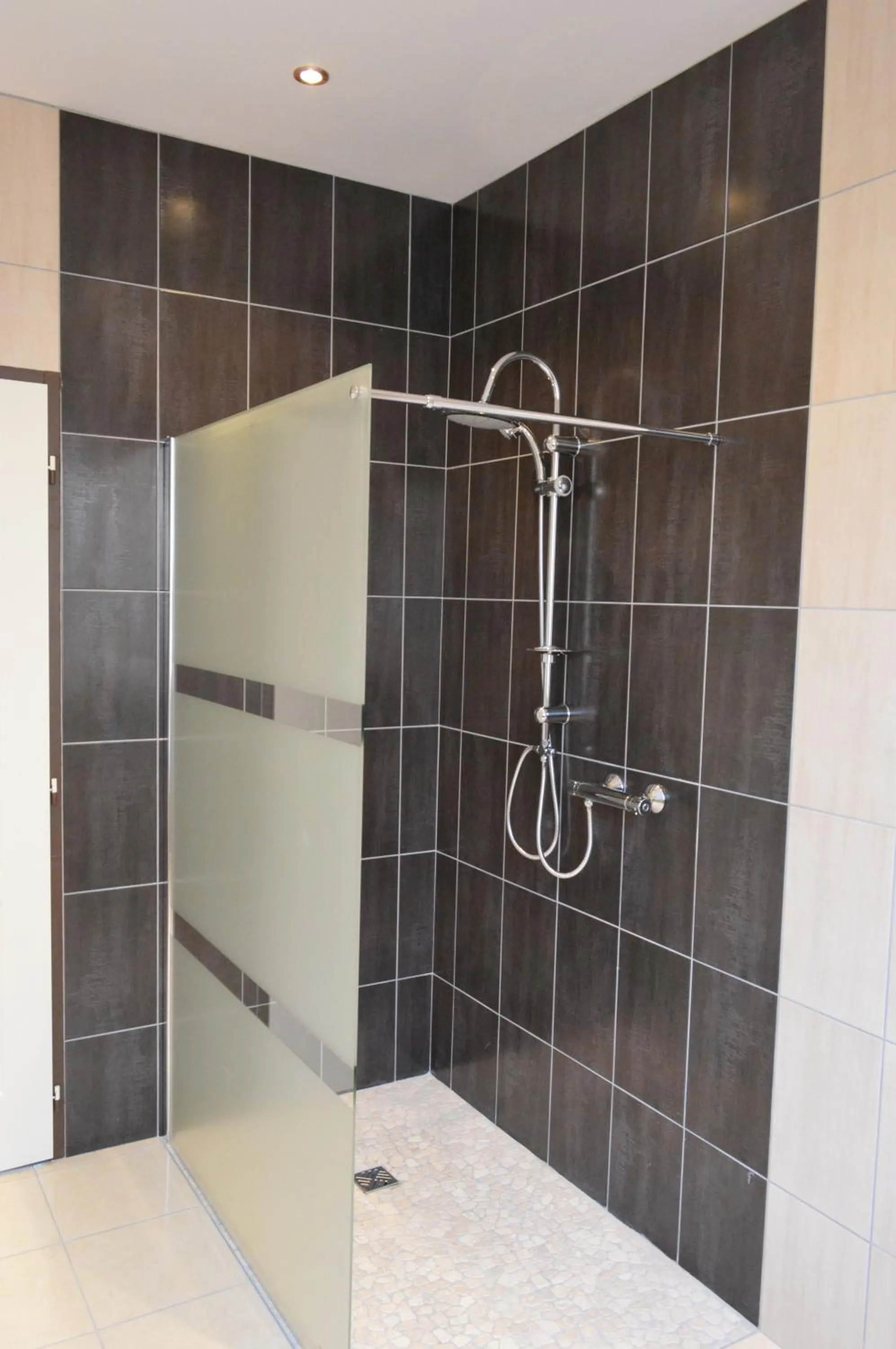 Shower in Hôtel Timgad