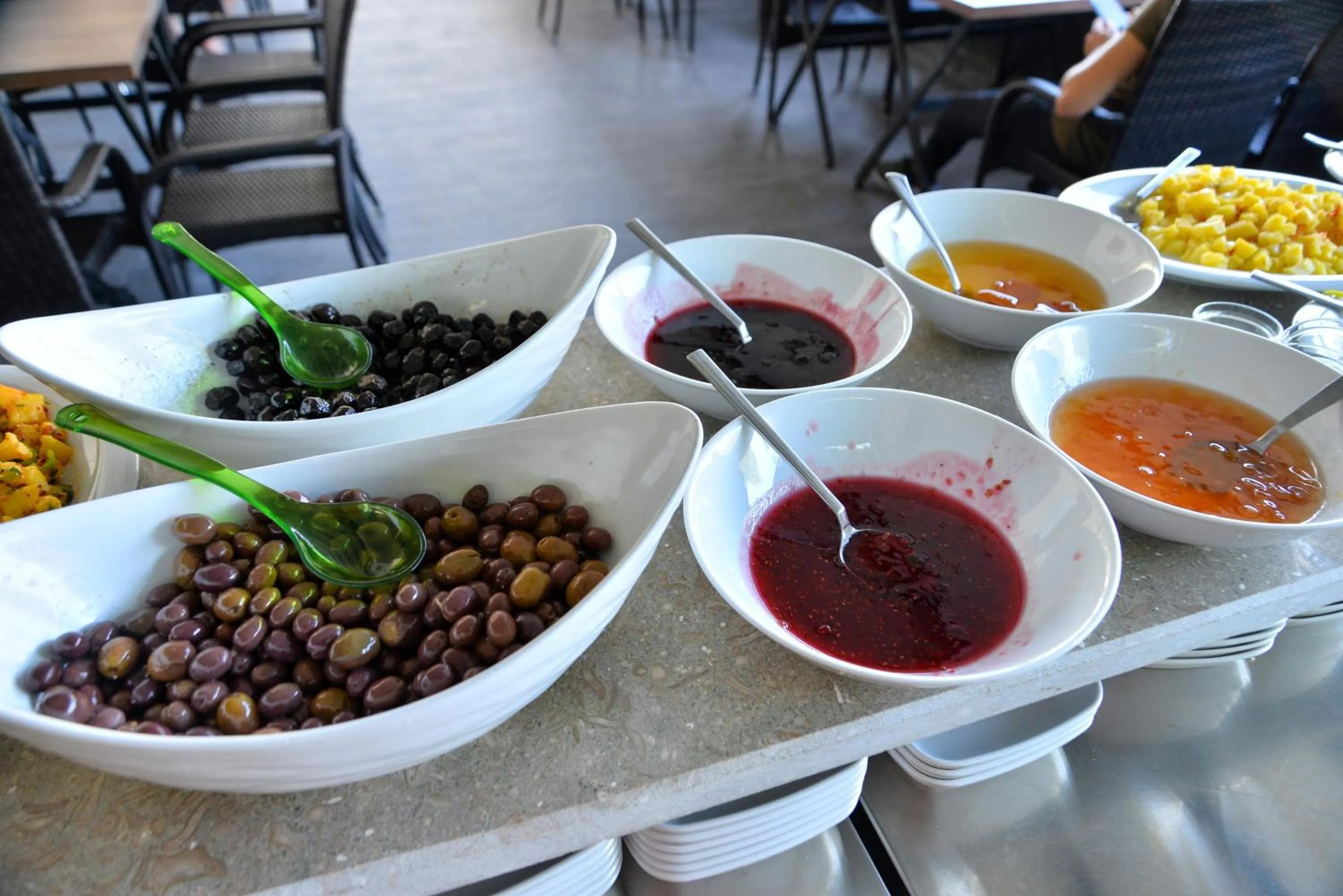 Restaurant/places to eat in Lidya Hotel