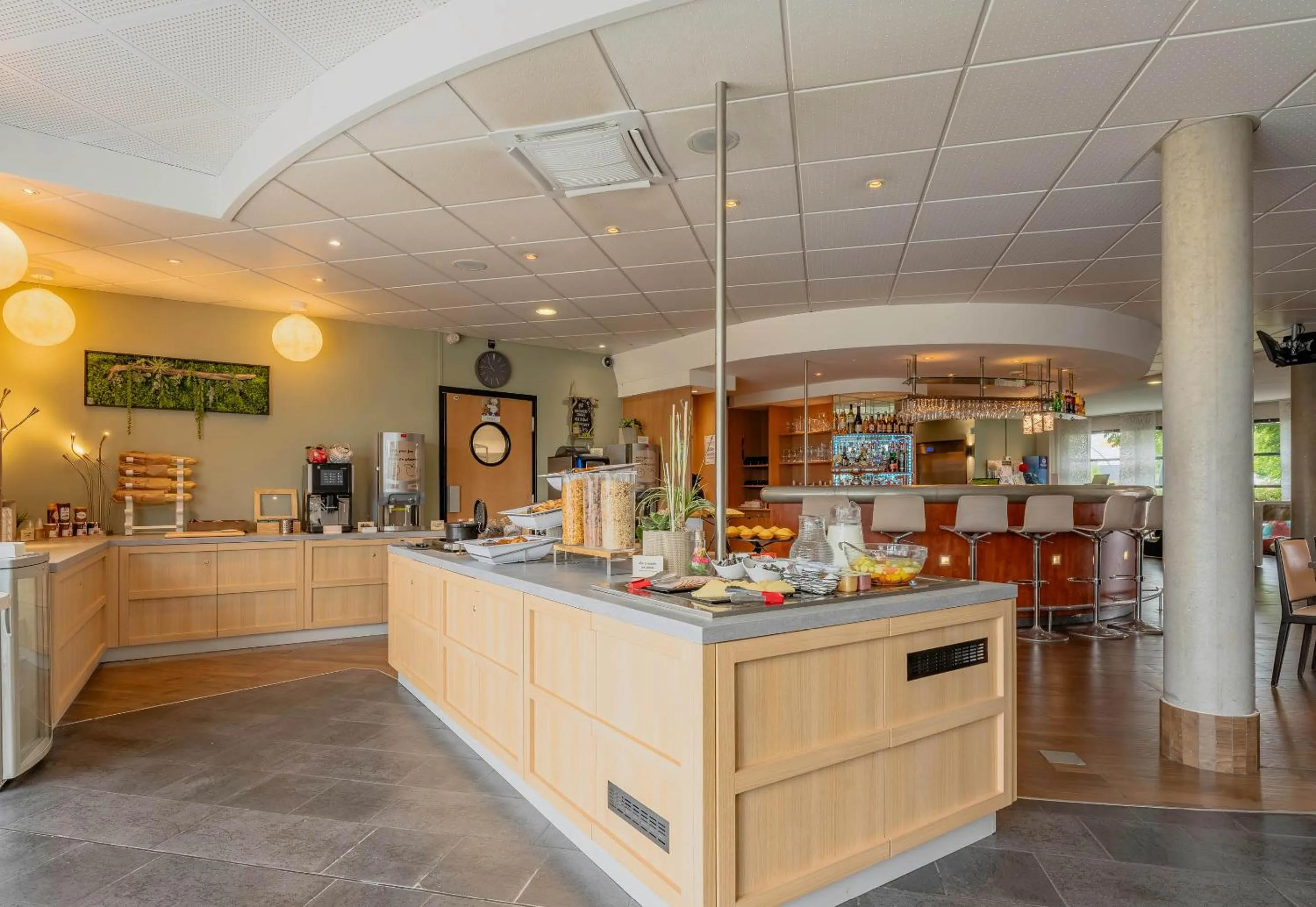 Breakfast in B&B HOTEL Calais Terminal Cité Europe 4 étoiles