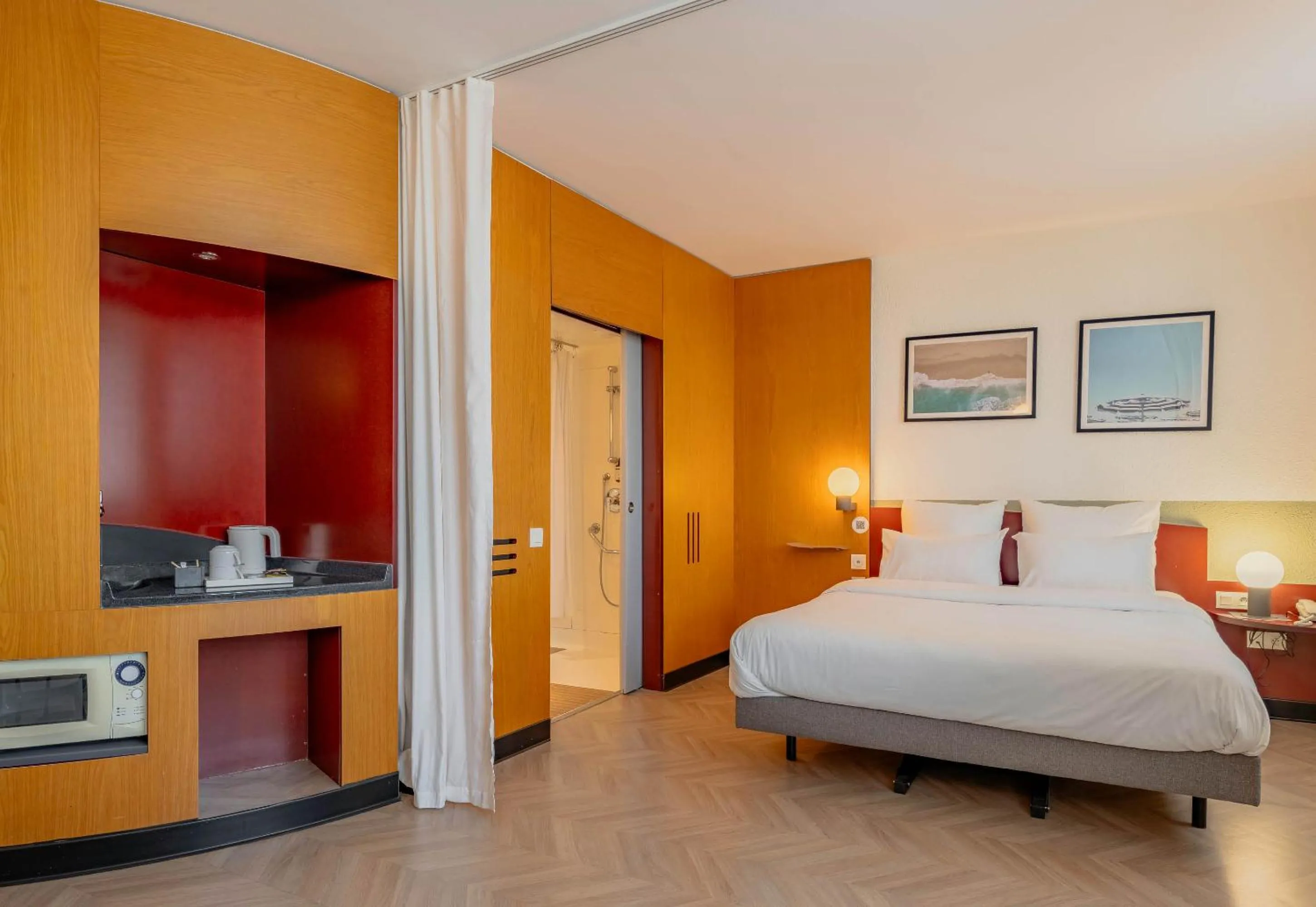 Bedroom, Bed in B&B HOTEL Calais Terminal Cité Europe 4 étoiles