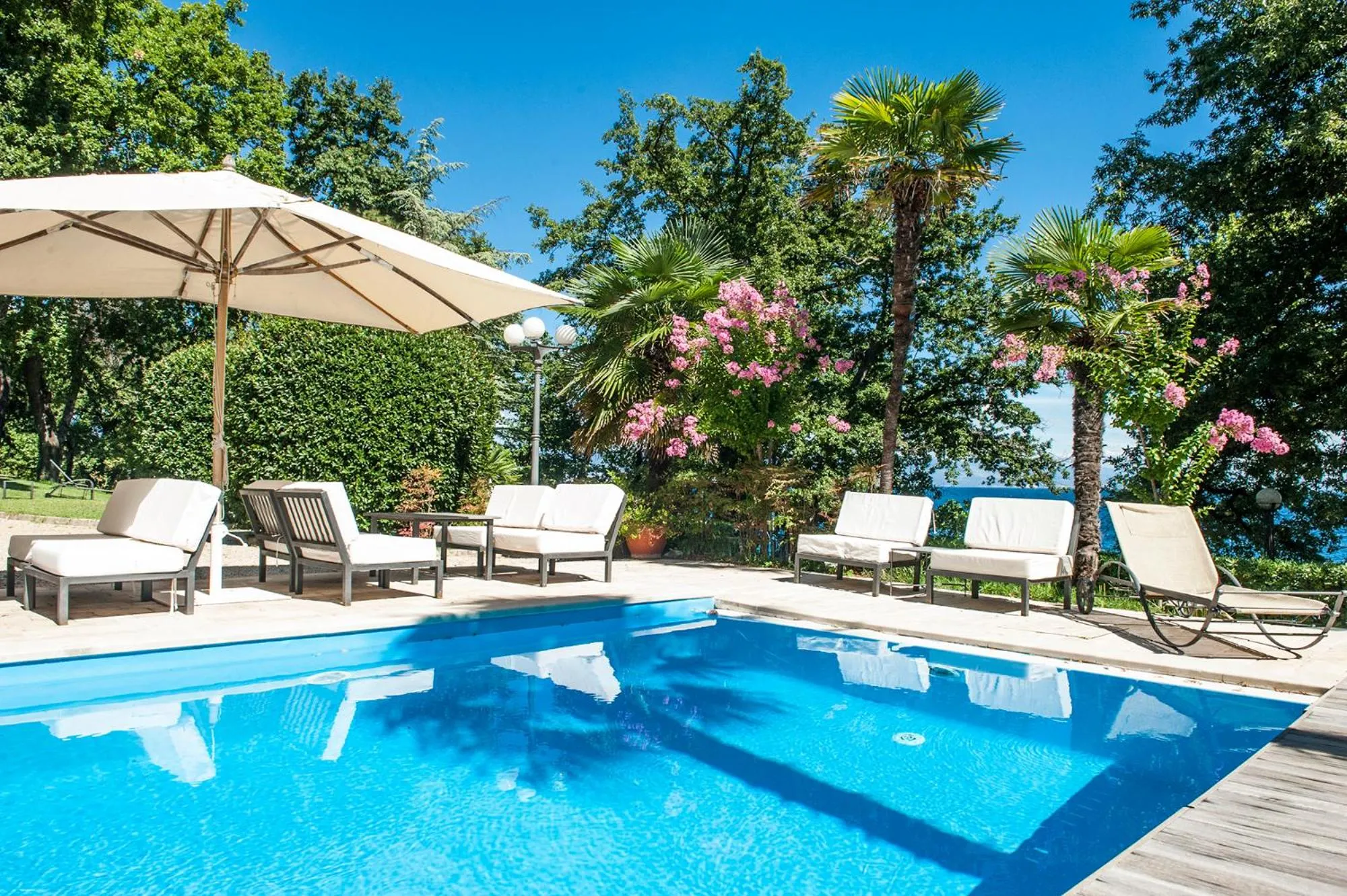 Pool view in Hotel Villa Astra