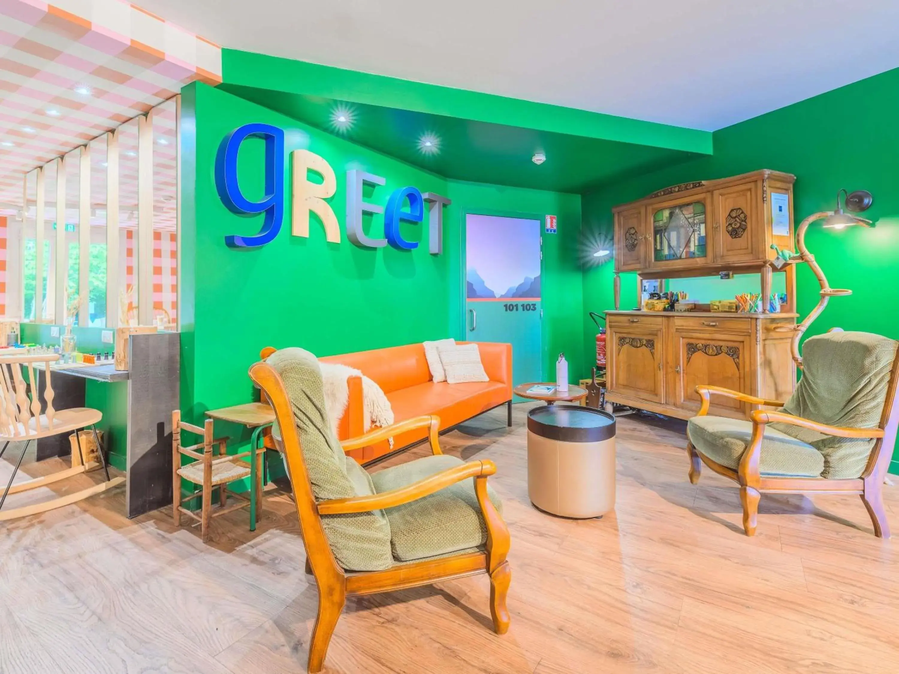 Property building in greet hôtel Annecy Cran-Gevrier by Accor Property building in greet hôtel Annecy Cran-Gevrier by Accor