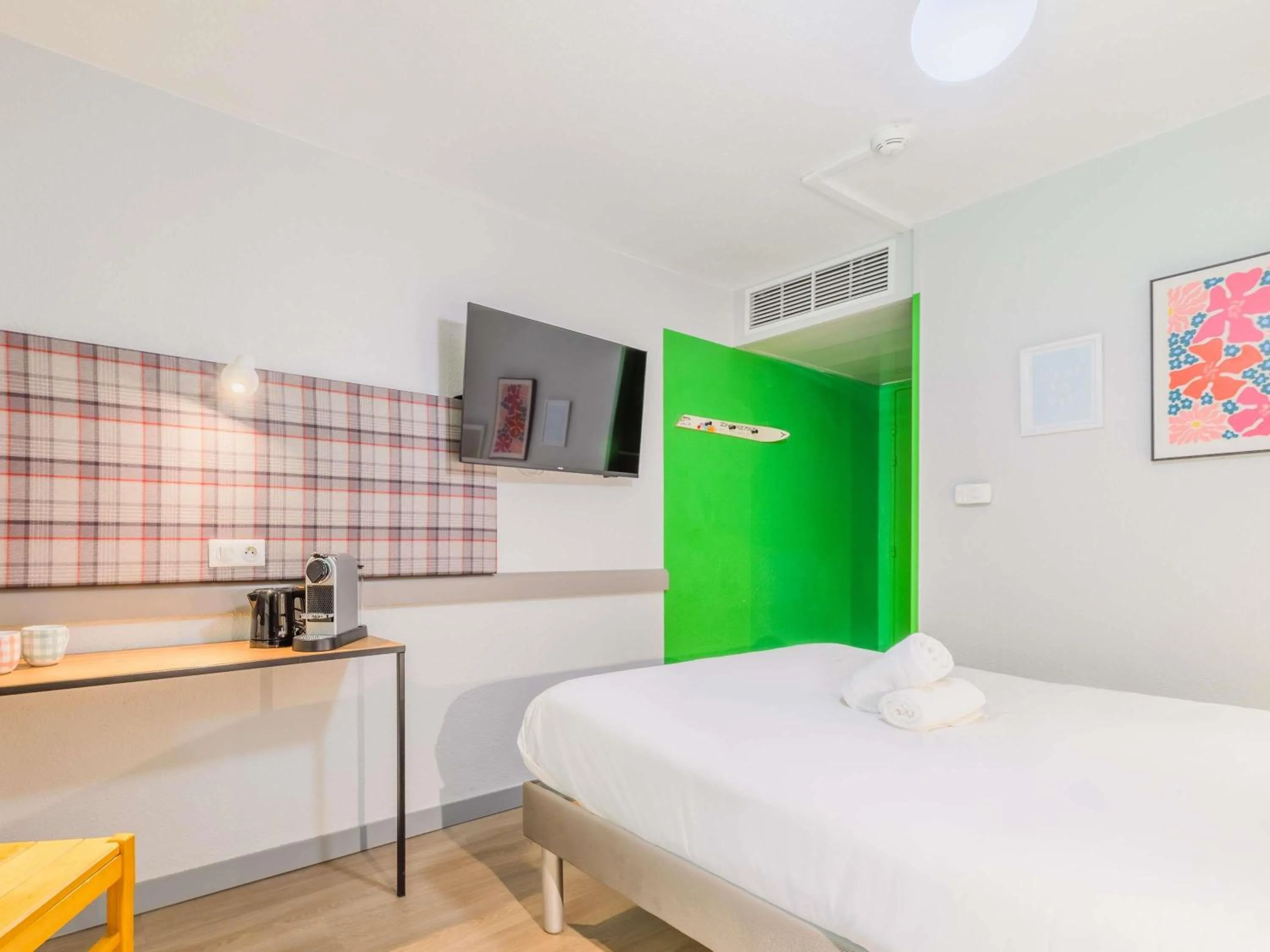 Bedroom, Bed in greet hôtel Annecy Cran-Gevrier by Accor